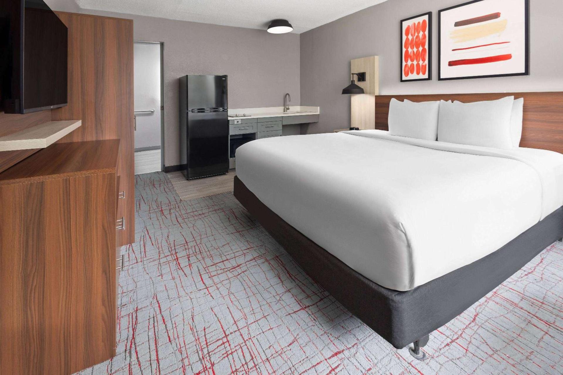 Hawthorn Extended Stay by Wyndham Columbia-Ft Jackson photo 4