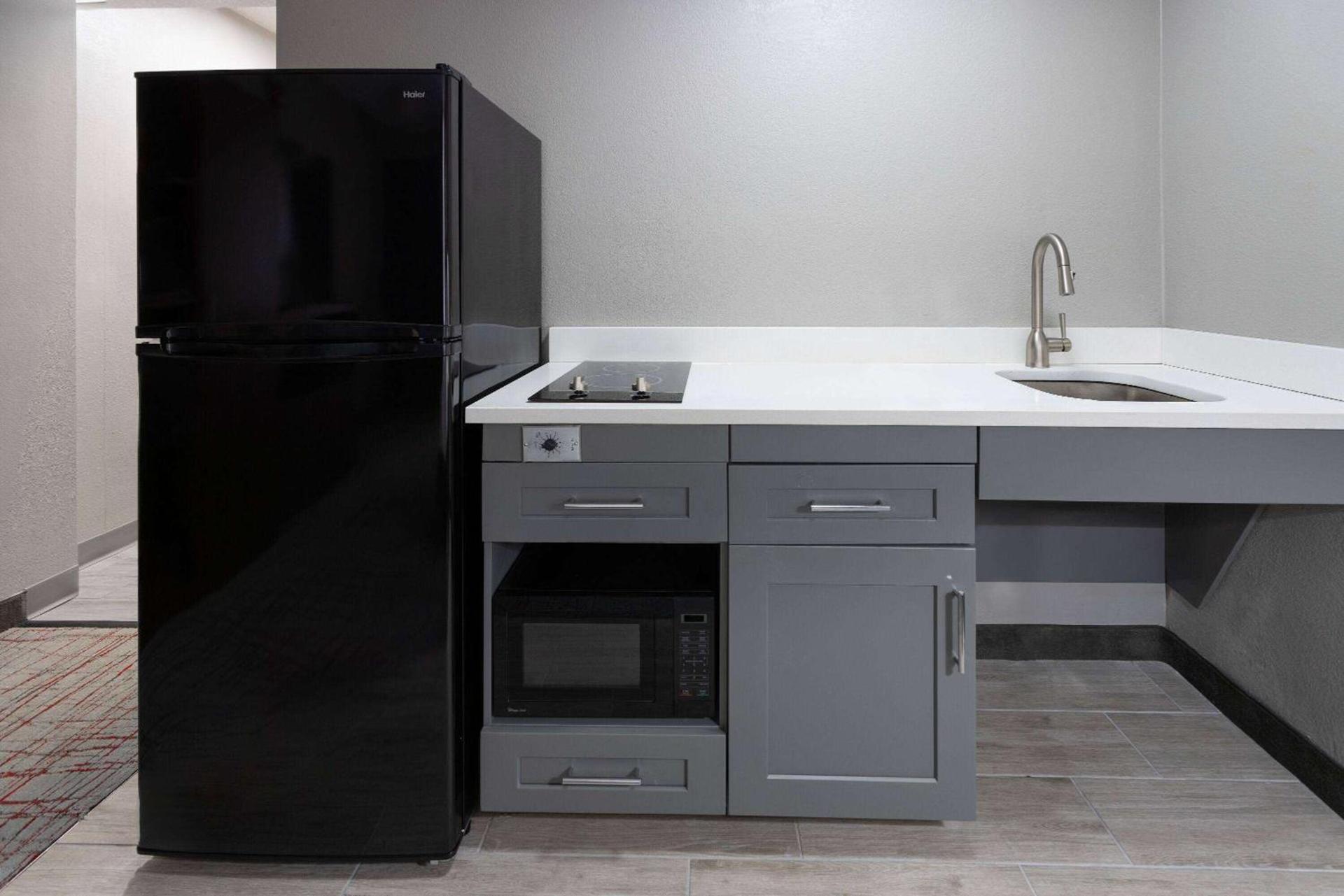 Hawthorn Extended Stay by Wyndham Columbia-Ft Jackson photo 6