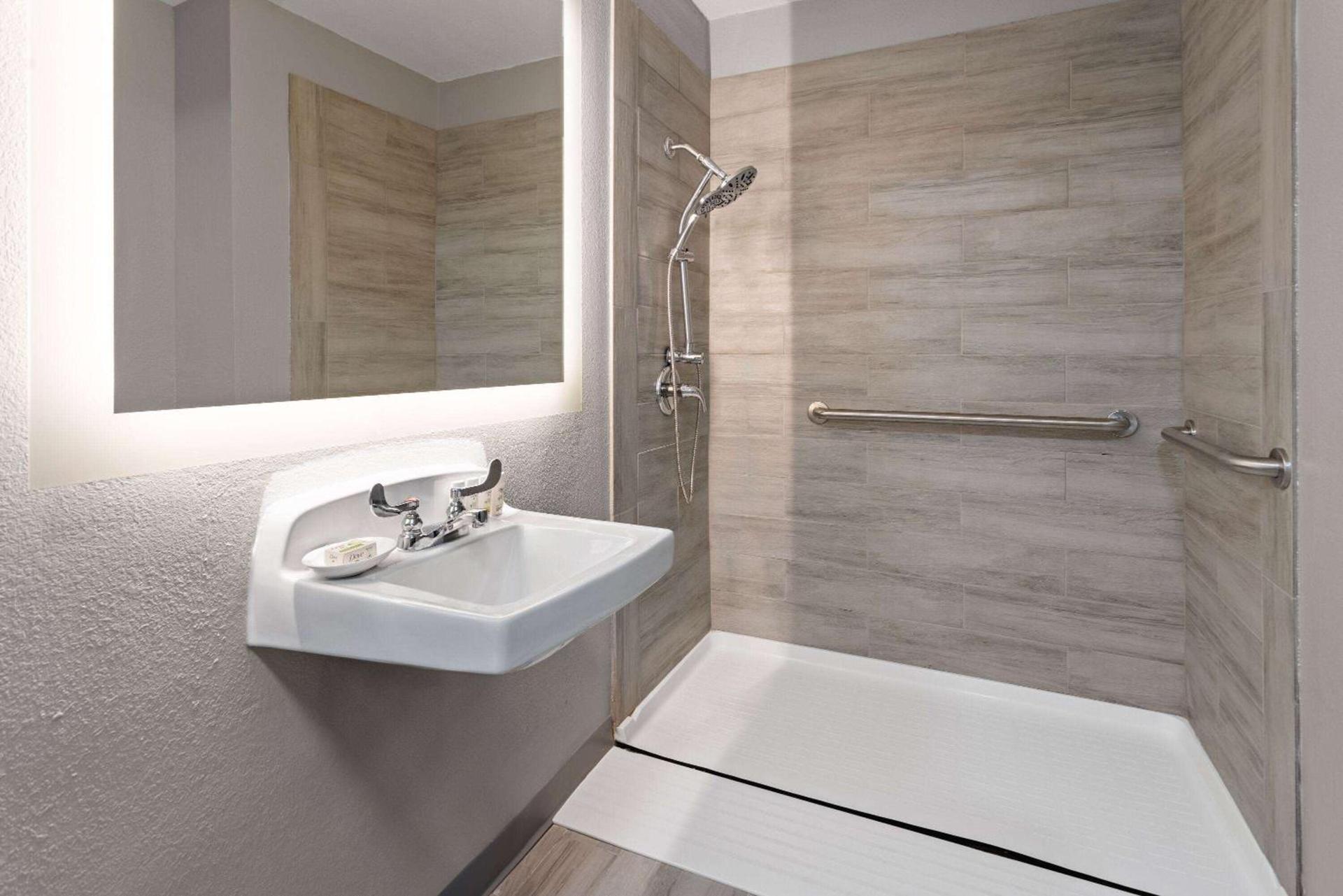 Hawthorn Extended Stay by Wyndham Columbia-Ft Jackson photo 14