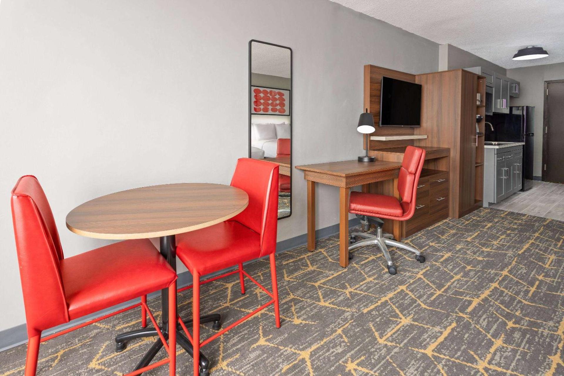 Hawthorn Extended Stay by Wyndham Columbia-Ft Jackson photo 17