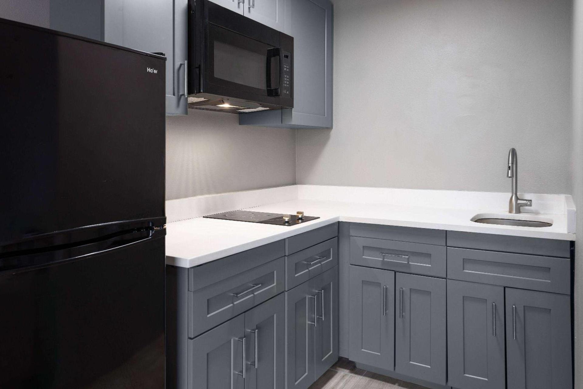 Hawthorn Extended Stay by Wyndham Columbia-Ft Jackson photo 21