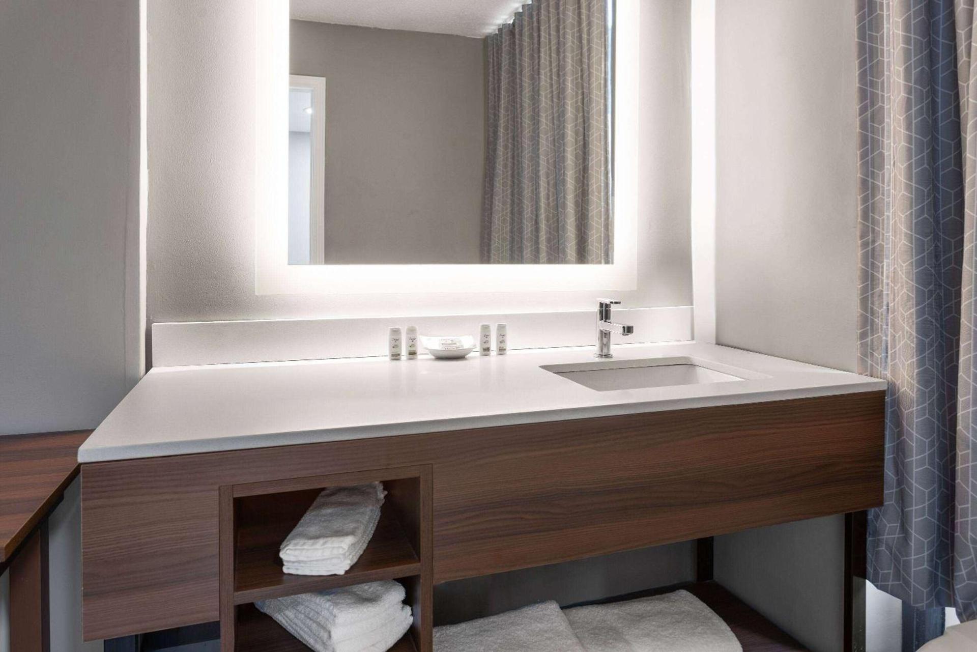 Hawthorn Extended Stay by Wyndham Columbia-Ft Jackson photo 25