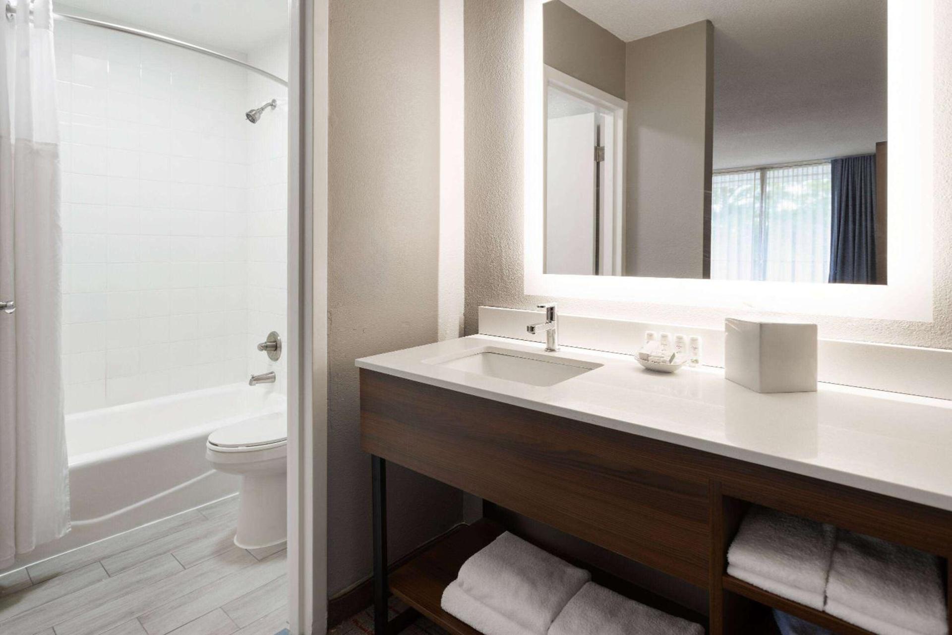 Hawthorn Extended Stay by Wyndham Columbia-Ft Jackson photo 28
