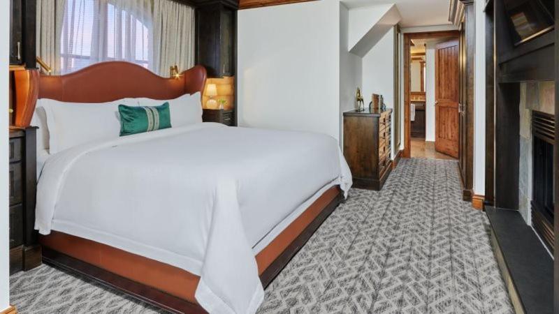 Luxury 2 Bedroom Residence At The St Regis Residence Club In Downtown Aspen photo 23