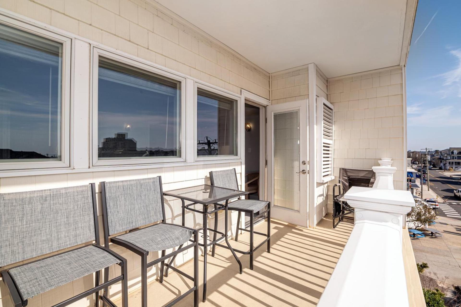 Biscayne Suites photo 43