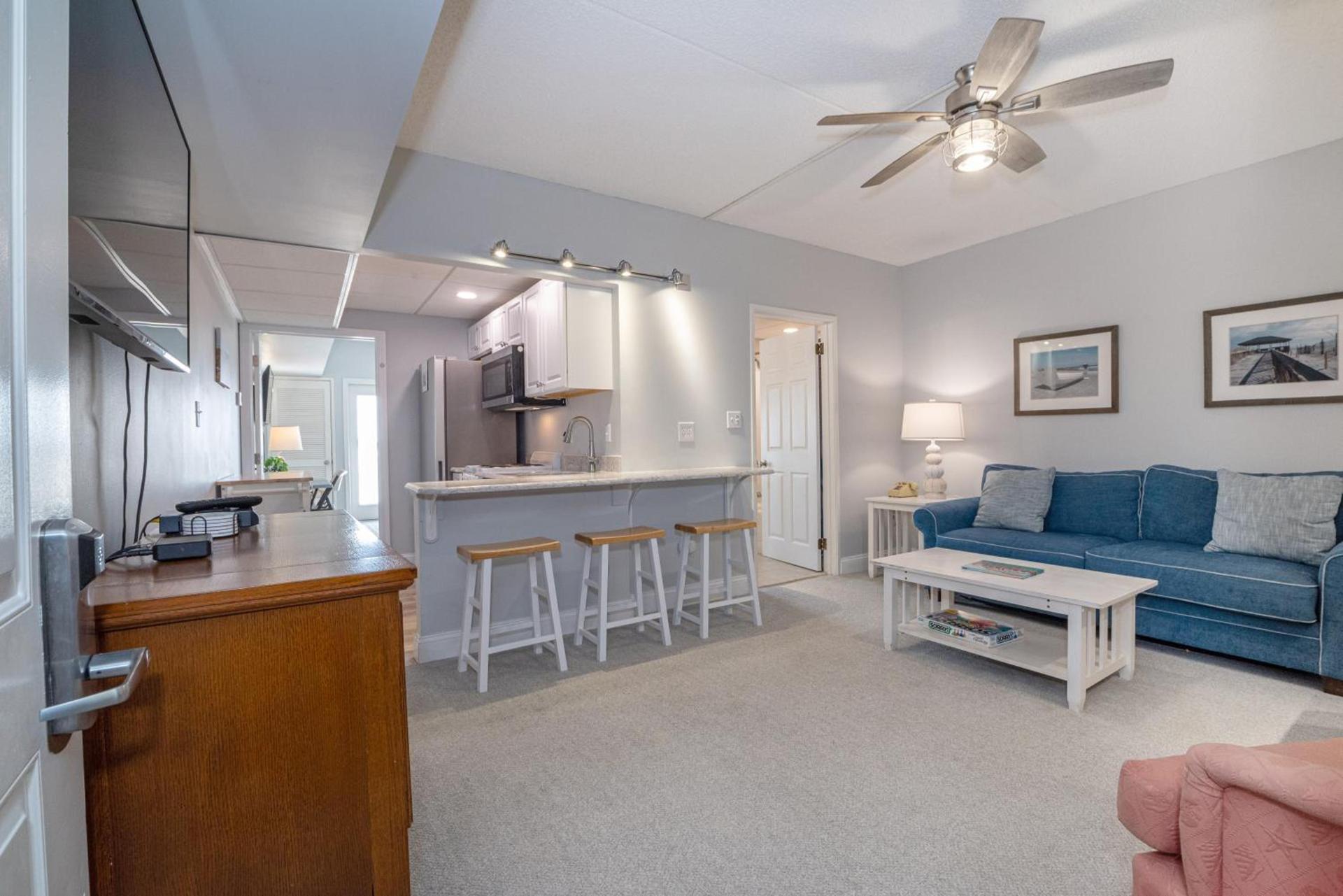 Biscayne Suites photo 37
