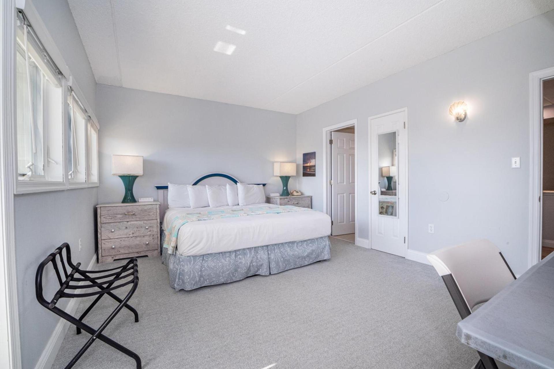 Biscayne Suites photo 41