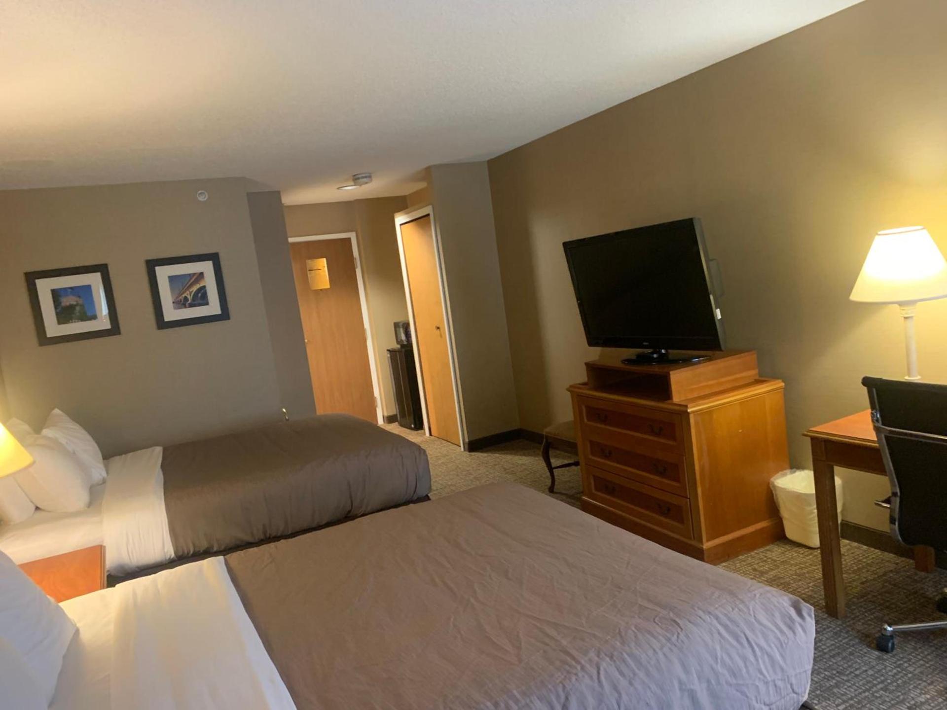 Hampton Inn Chelsea, Mi photo 45
