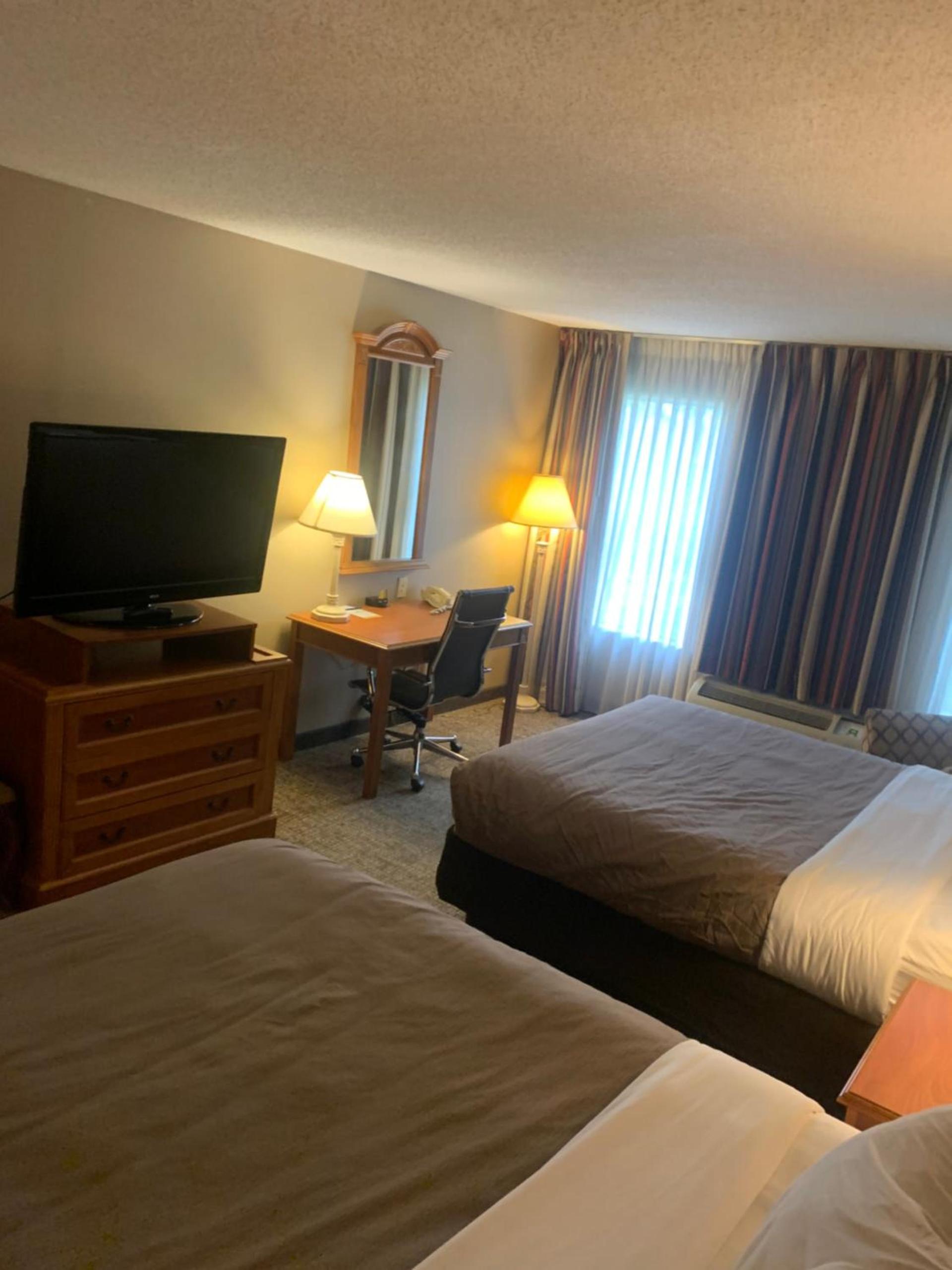 Hampton Inn Chelsea, Mi photo 44