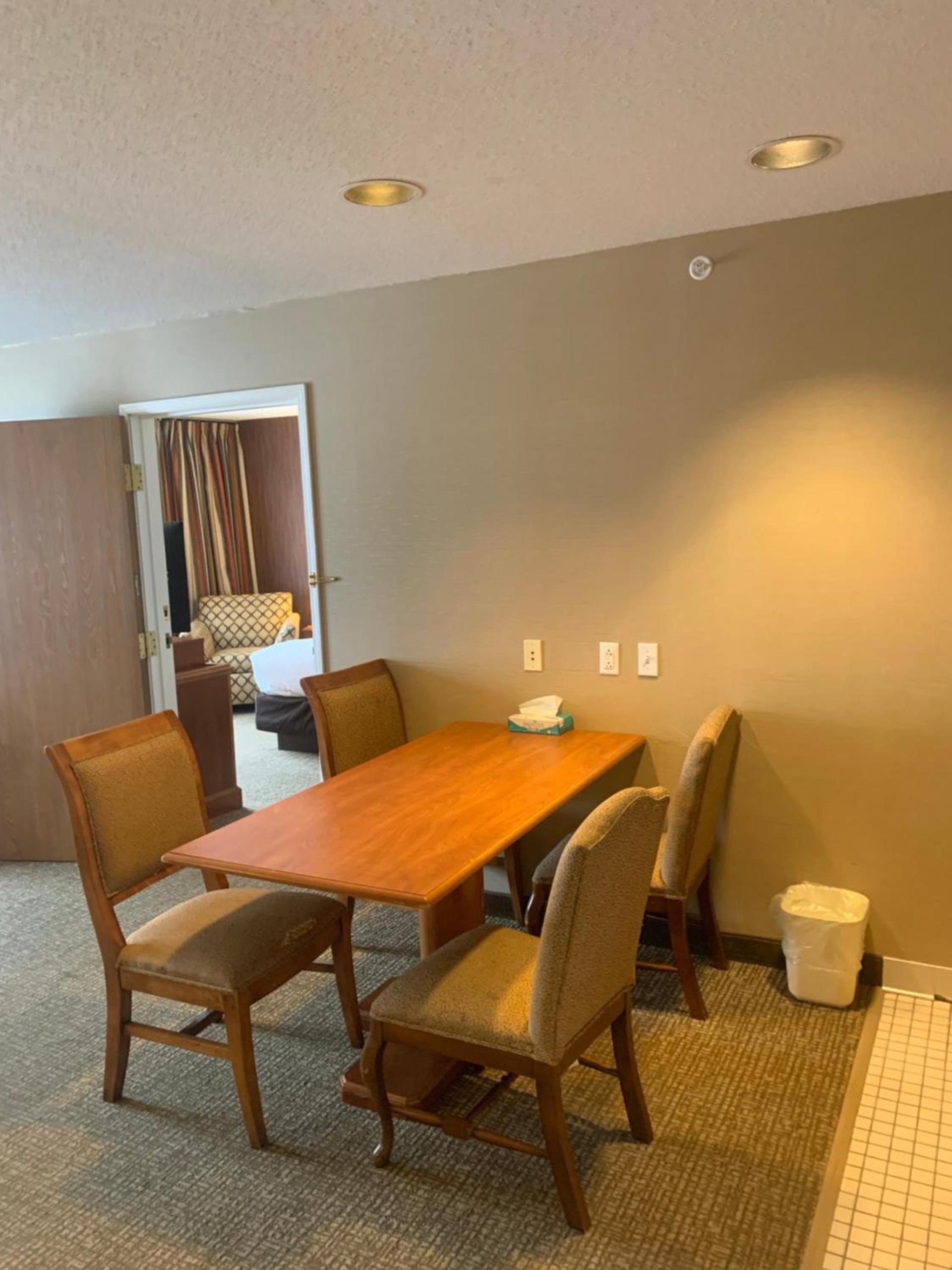 Hampton Inn Chelsea, Mi photo 52