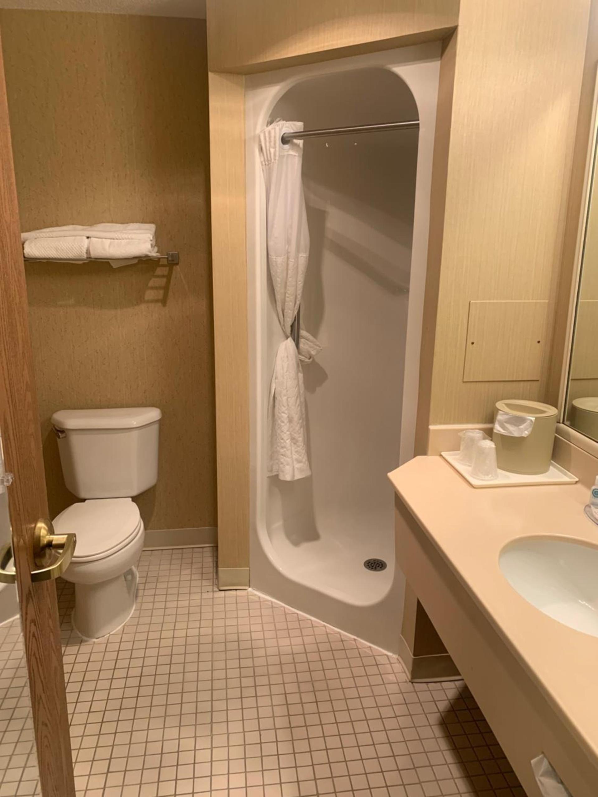 Hampton Inn Chelsea, Mi photo 53