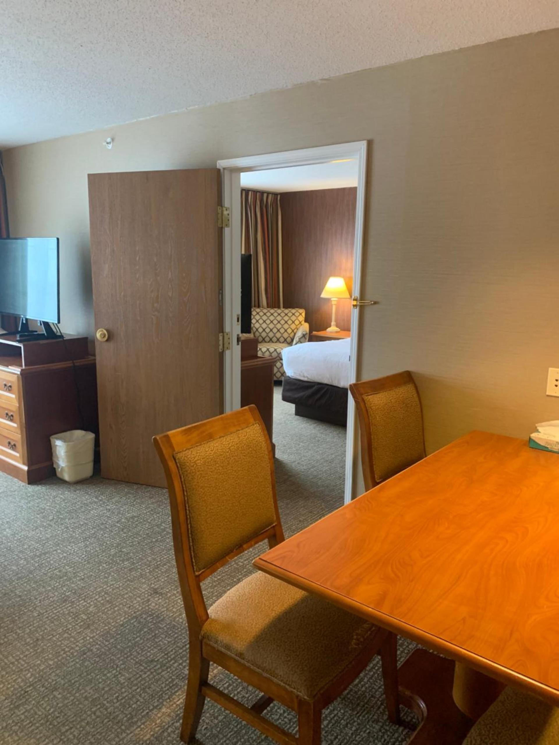 Hampton Inn Chelsea, Mi photo 47