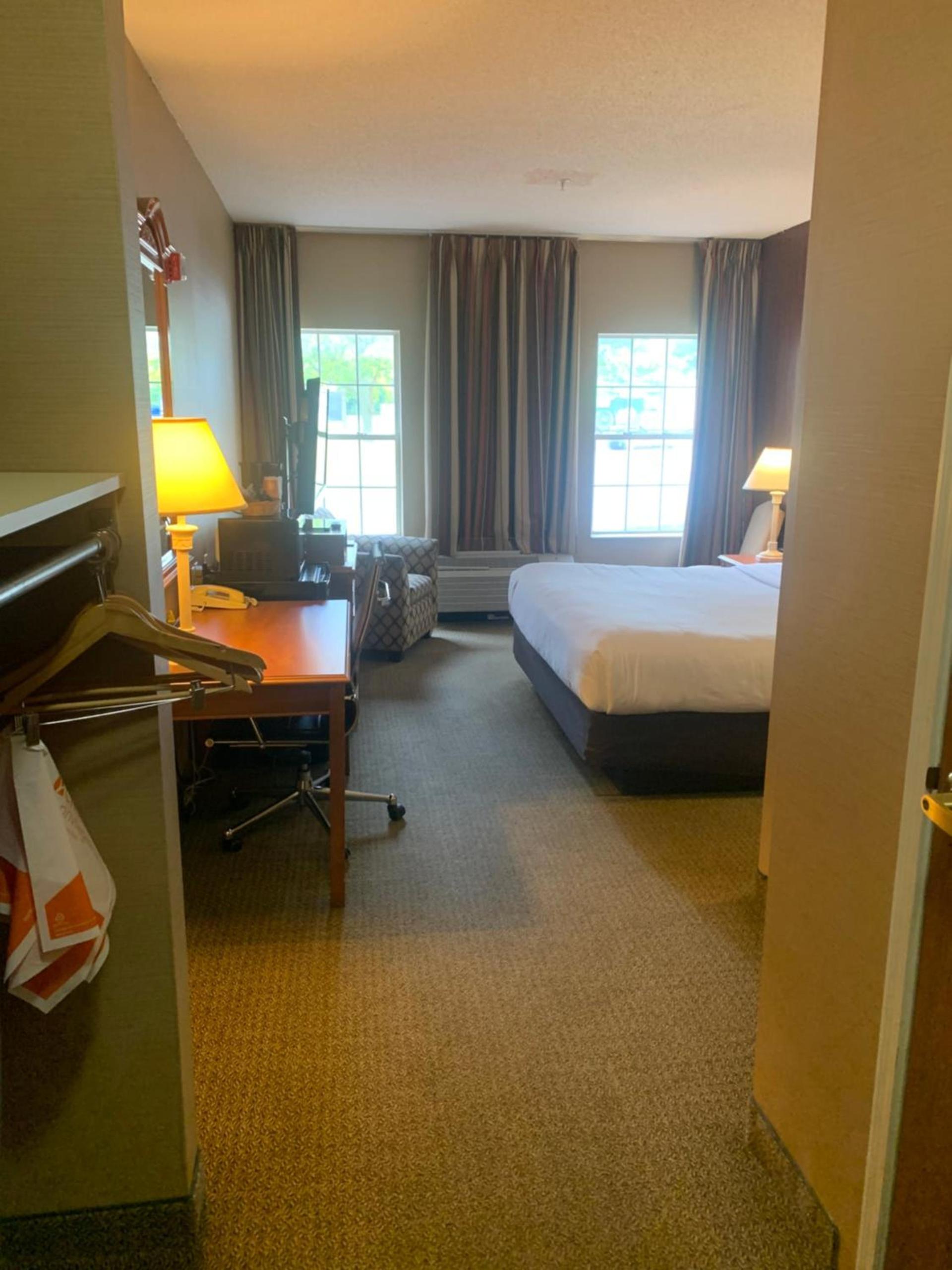 Hampton Inn Chelsea, Mi photo 56