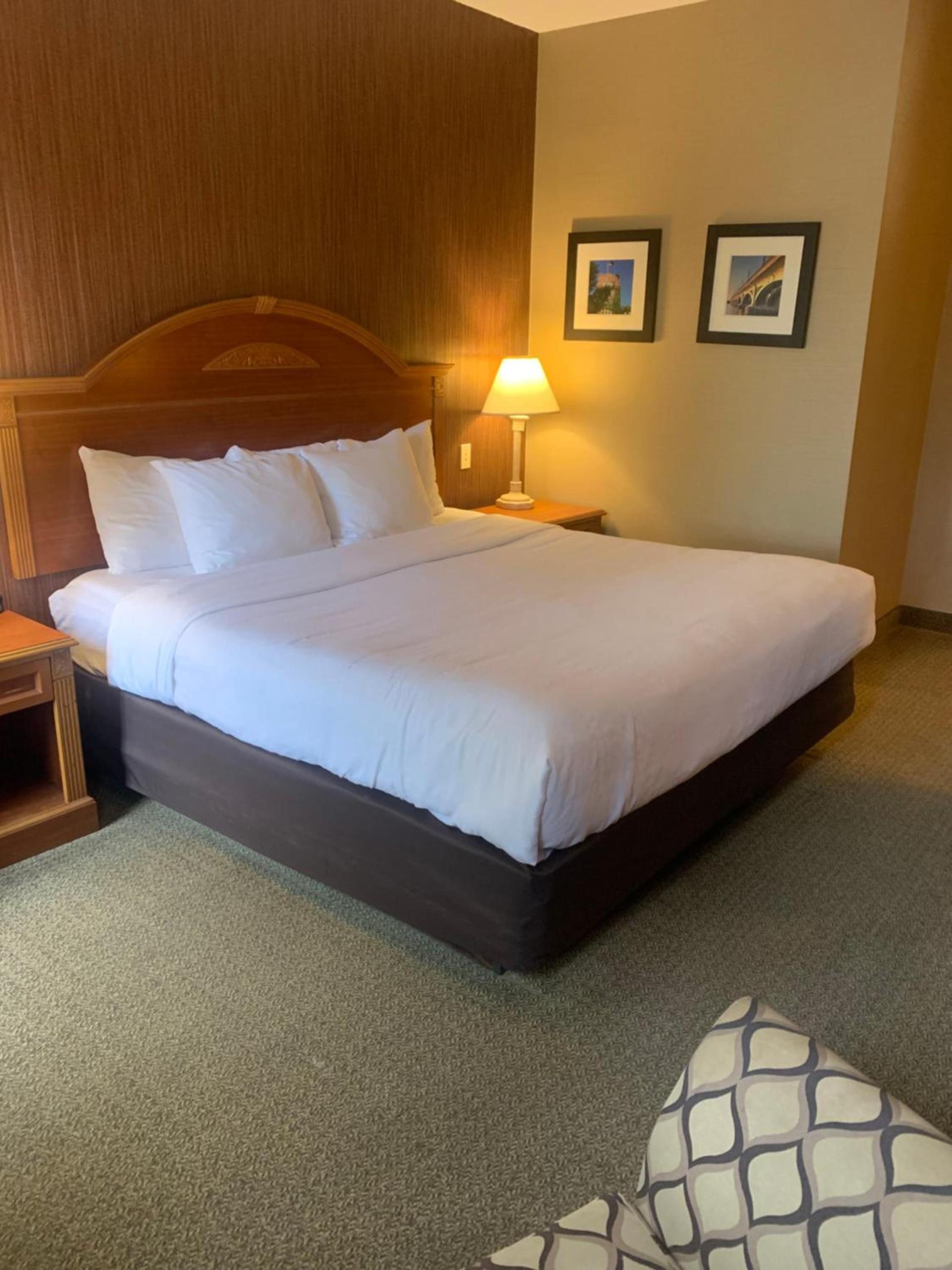 Hampton Inn Chelsea, Mi photo 55