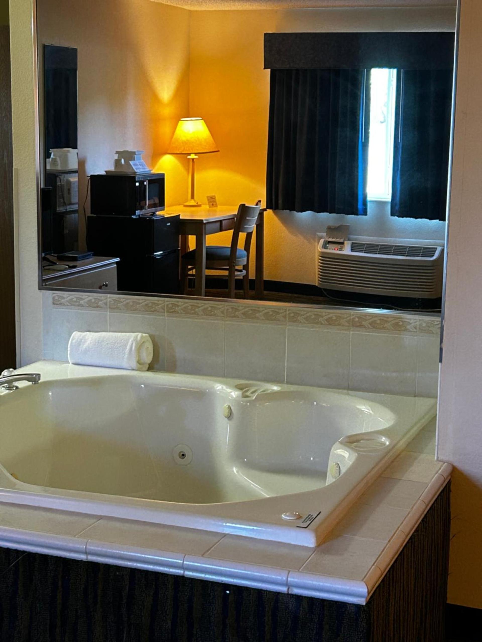 Ameristay Inn & Suites photo 6