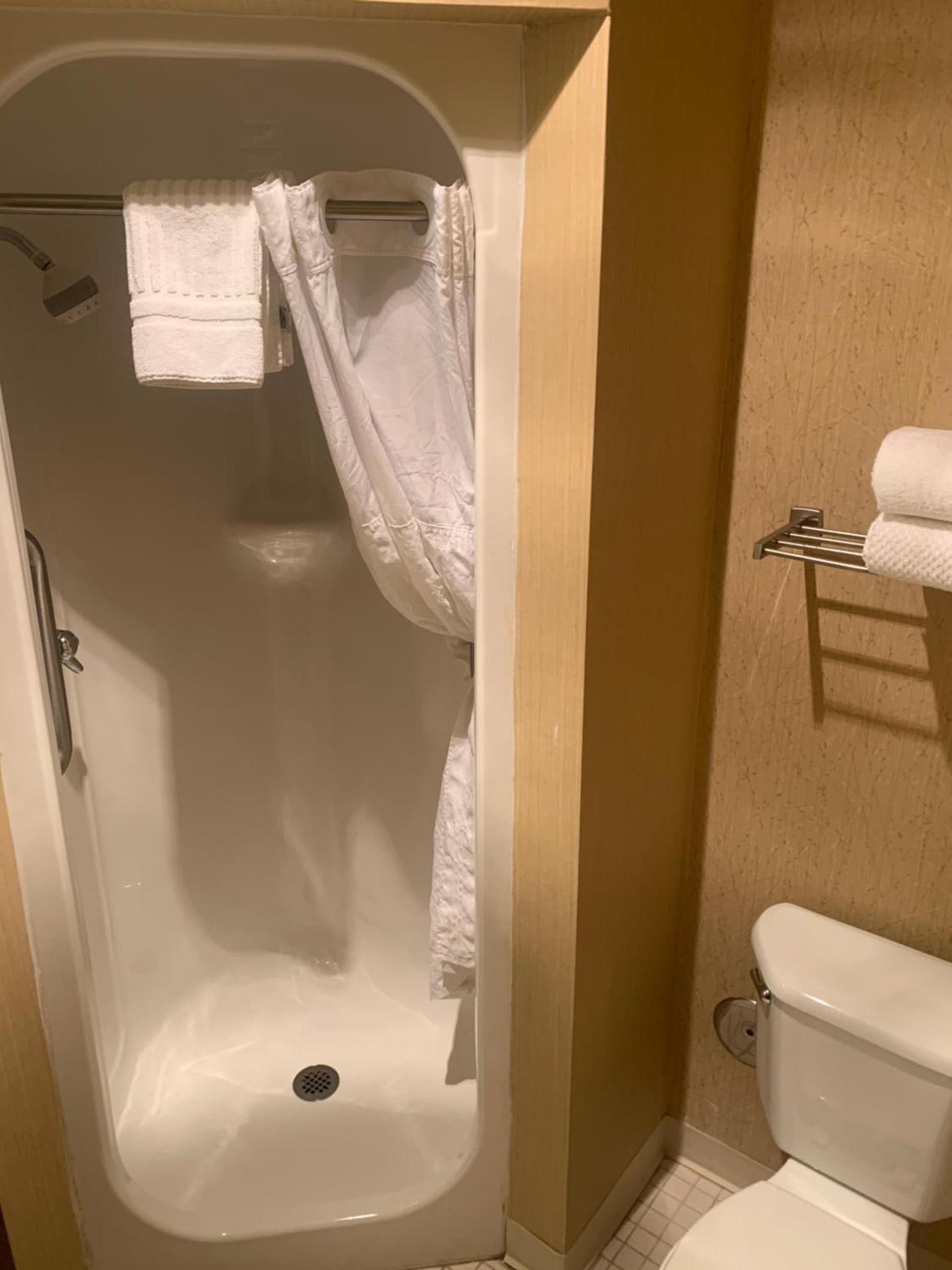 Hampton Inn Chelsea, Mi photo 63