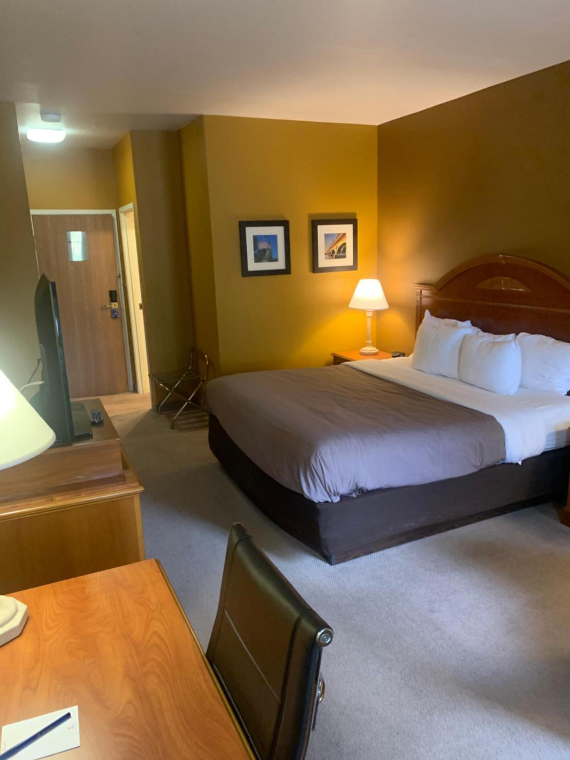 Hampton Inn Chelsea, Mi photo 66