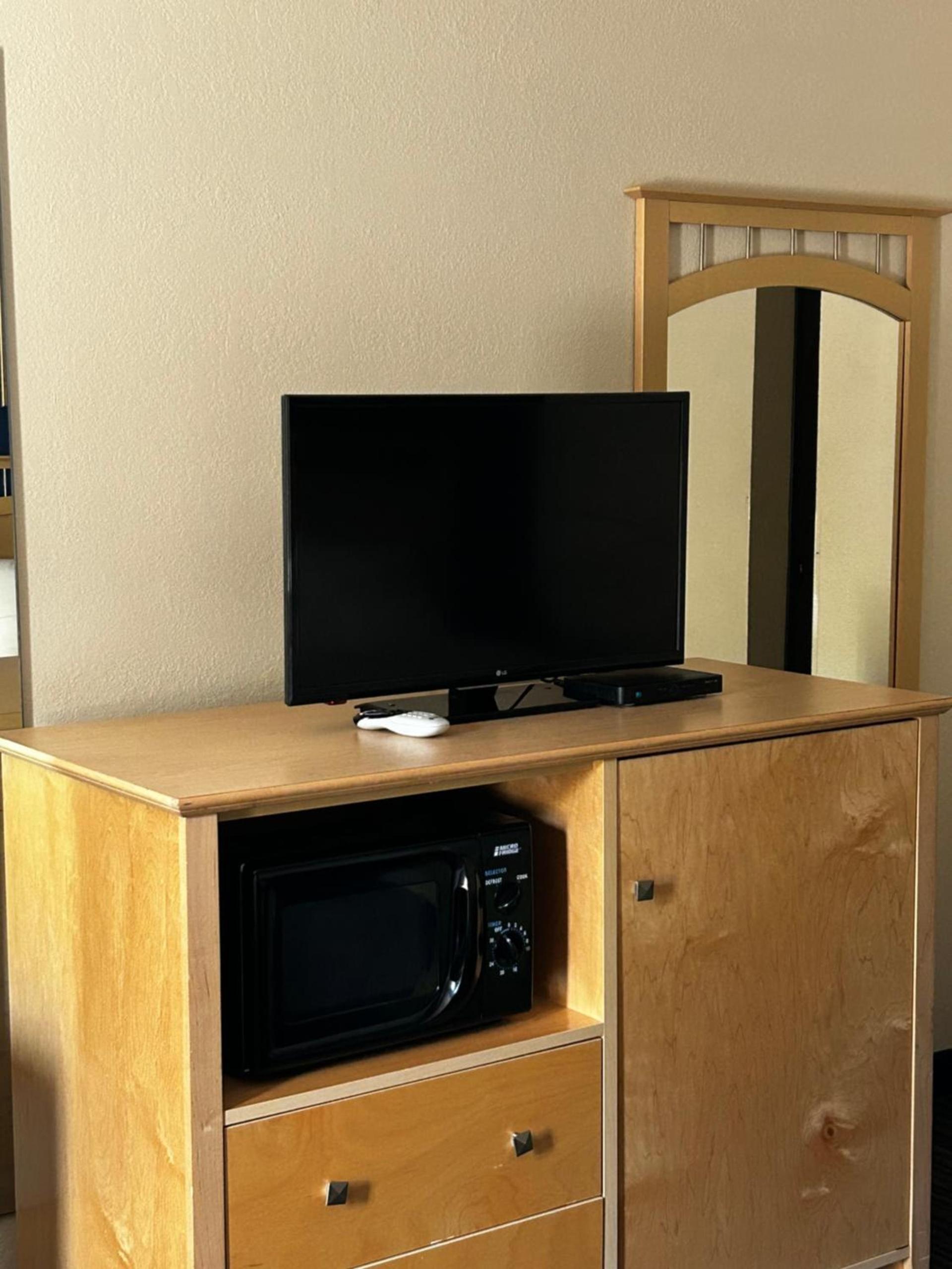 Ameristay Inn & Suites photo 9