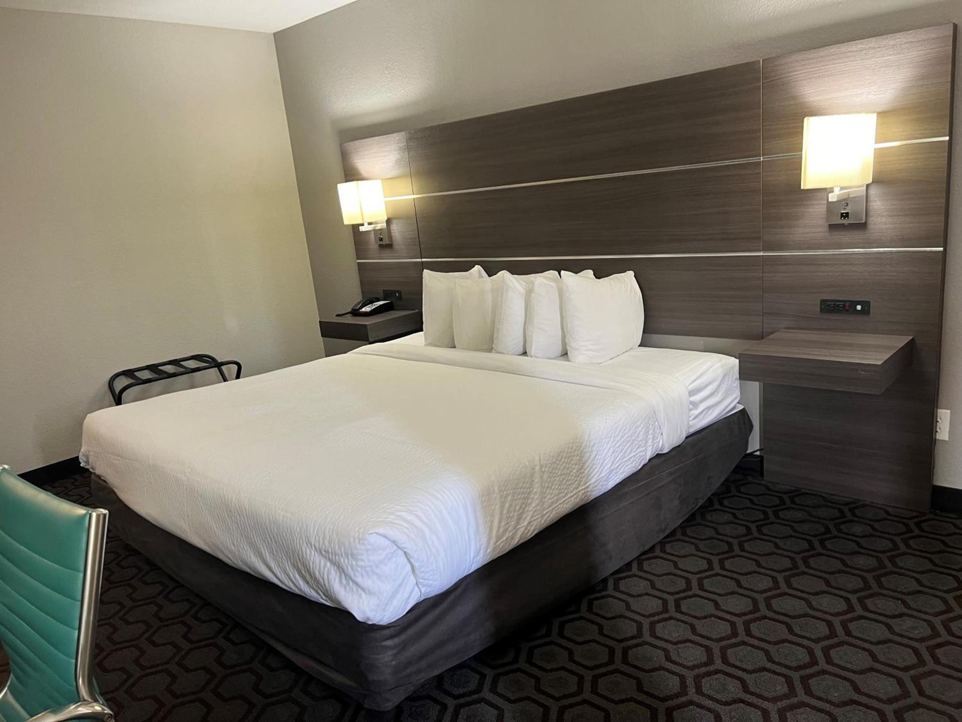 Days Inn by Wyndham Wagoner photo 26