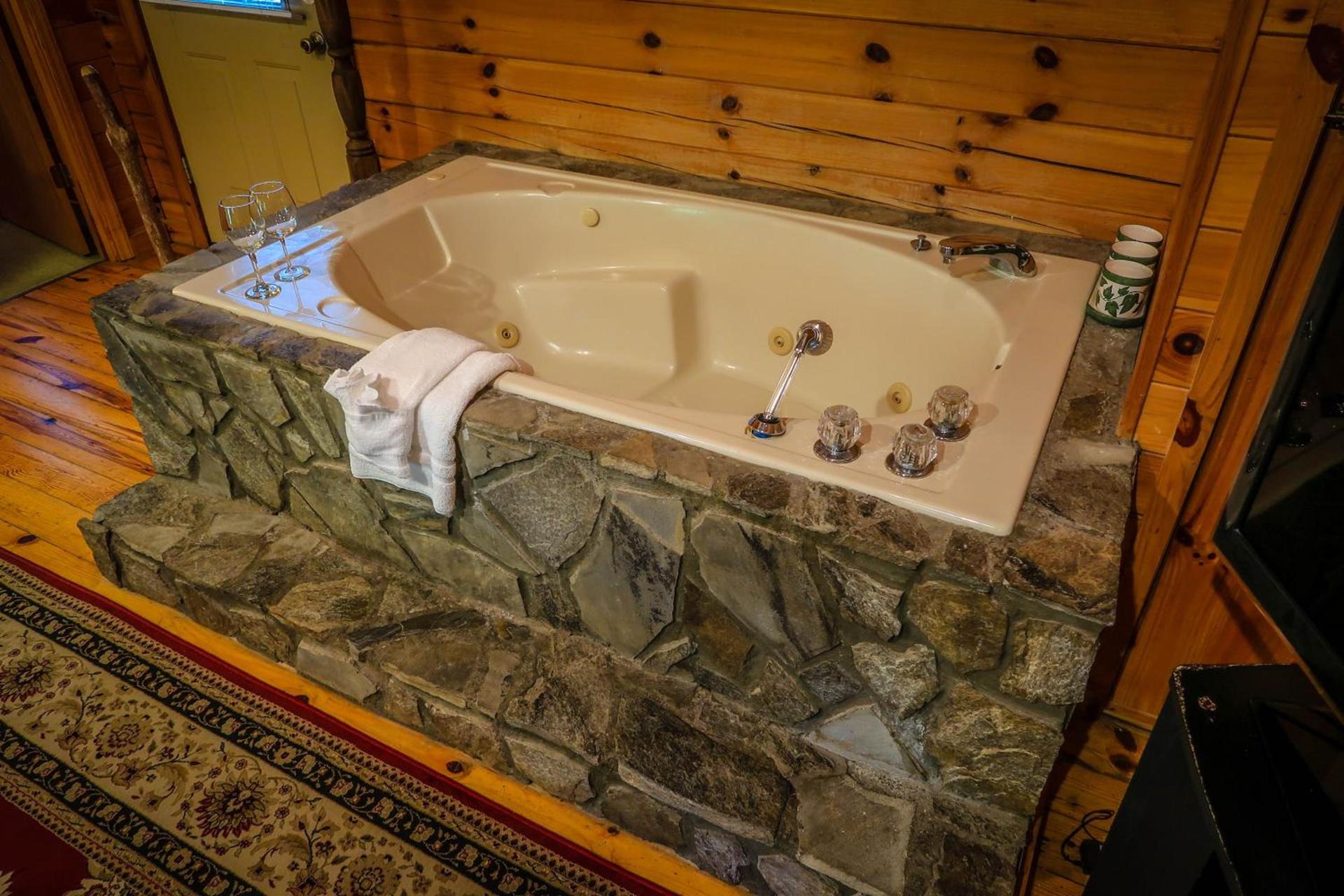 Mountainaire Inn and Log Cabins photo 4