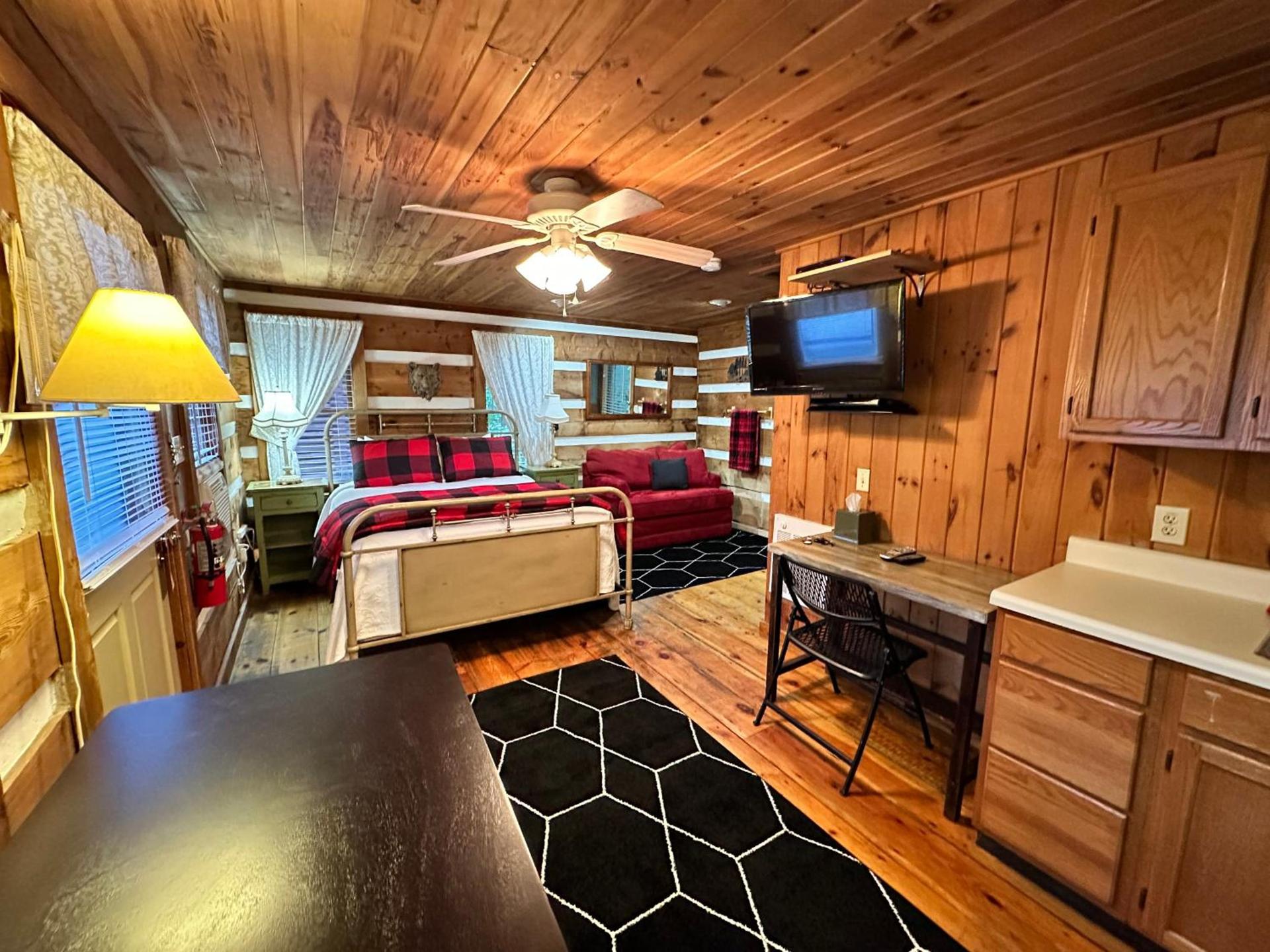 Mountainaire Inn and Log Cabins photo 49