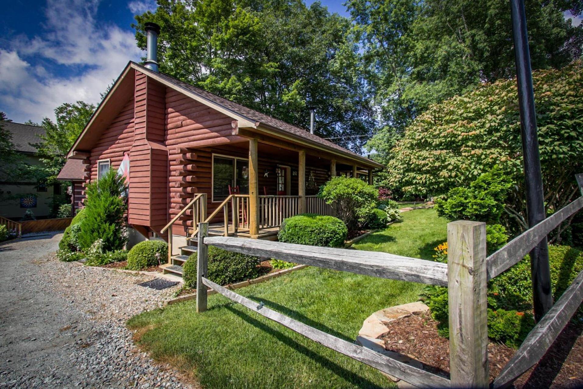 Mountainaire Inn and Log Cabins — hotel in Blowing Rock