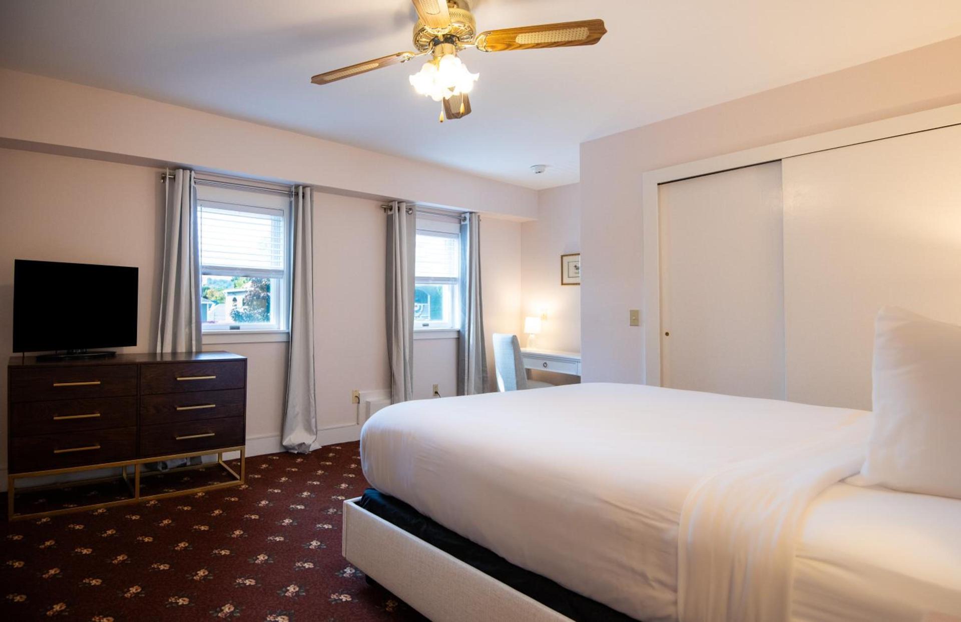 Bar Harbor Manor photo 79