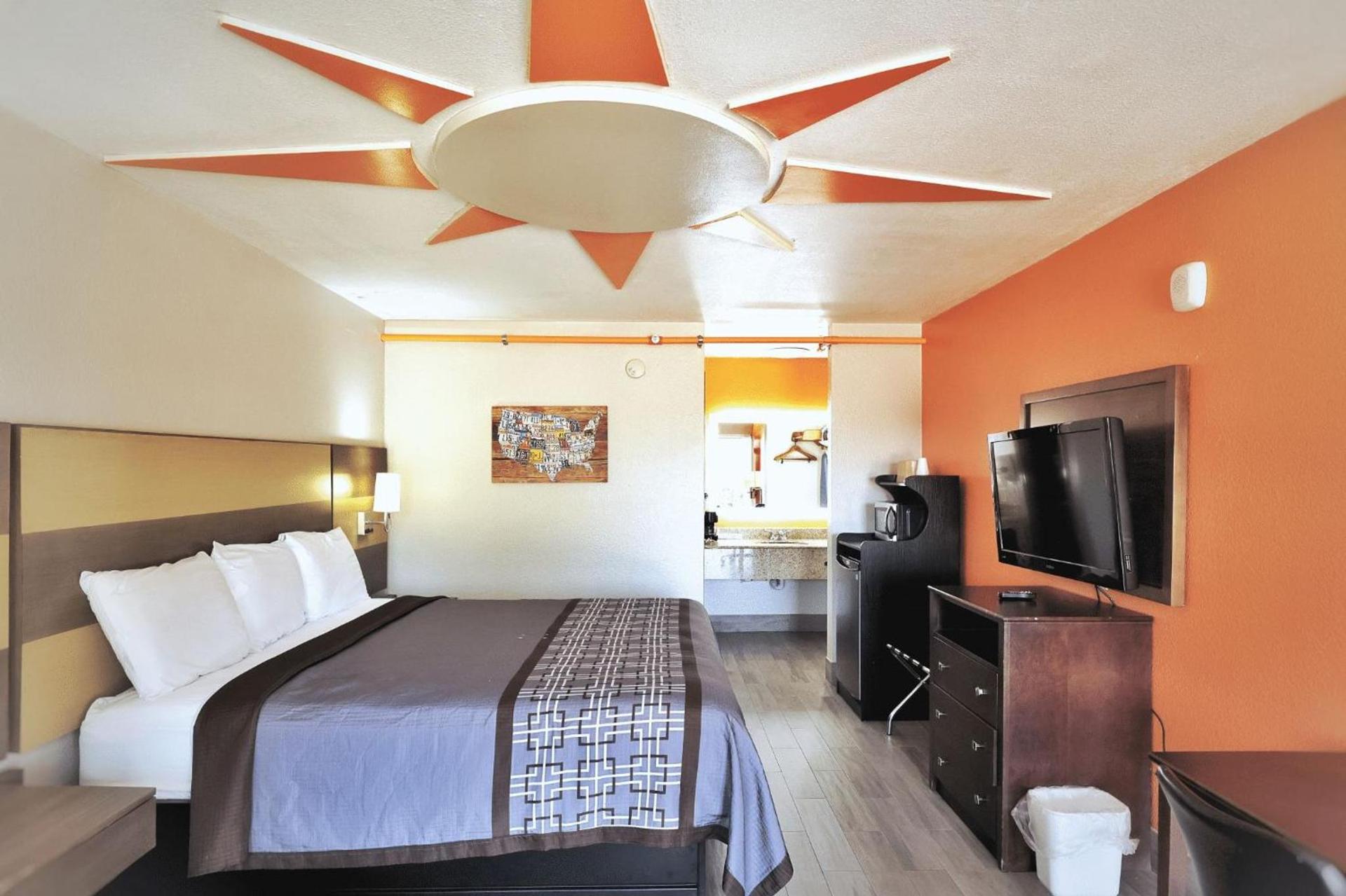 Scottish Inns & Suites Shenandoah Woodlands Mall photo 3