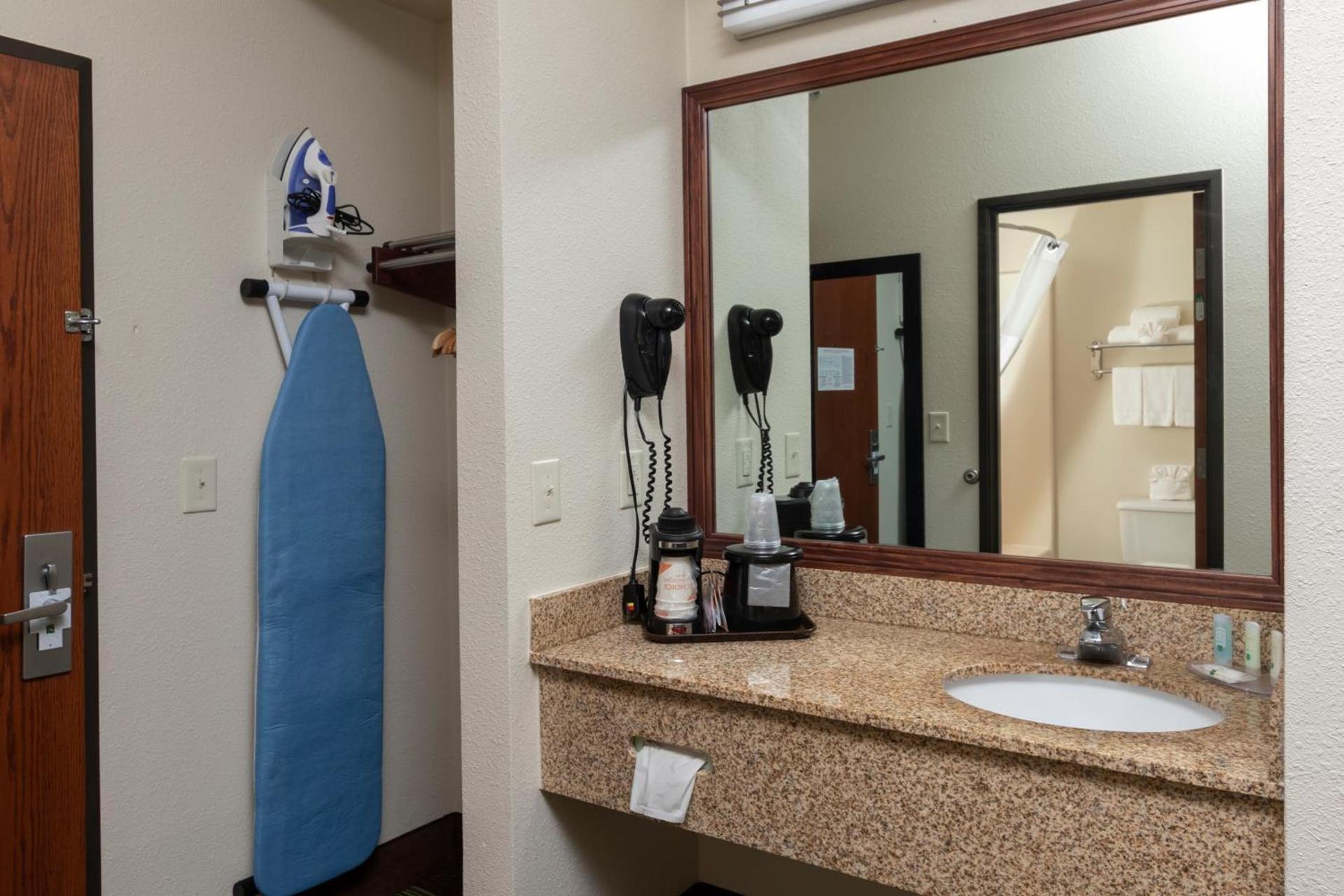 Quality Inn & Suites Mount Vernon photo 15