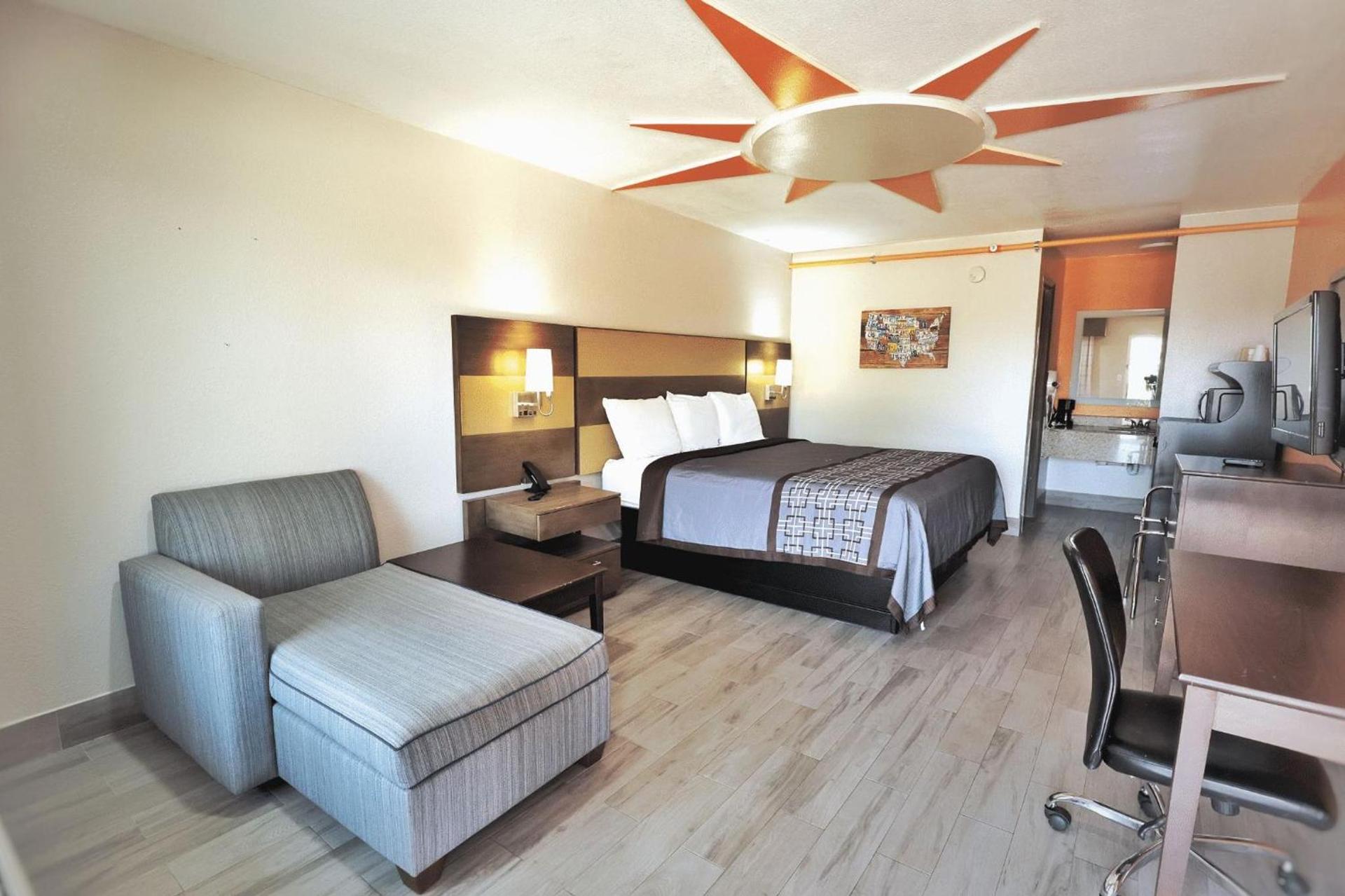 Scottish Inns & Suites Shenandoah Woodlands Mall photo 9