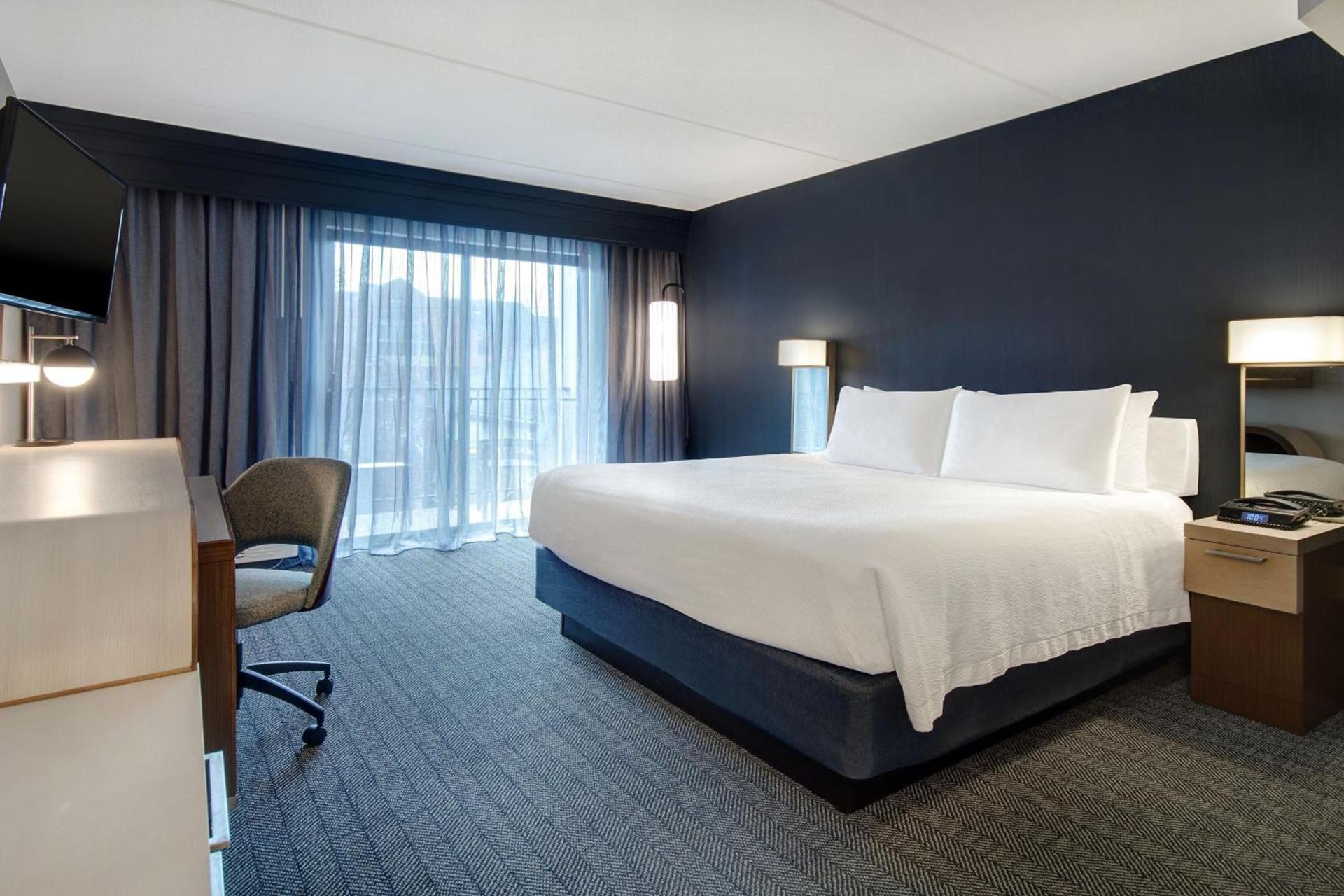 Courtyard by Marriott State College photo 17