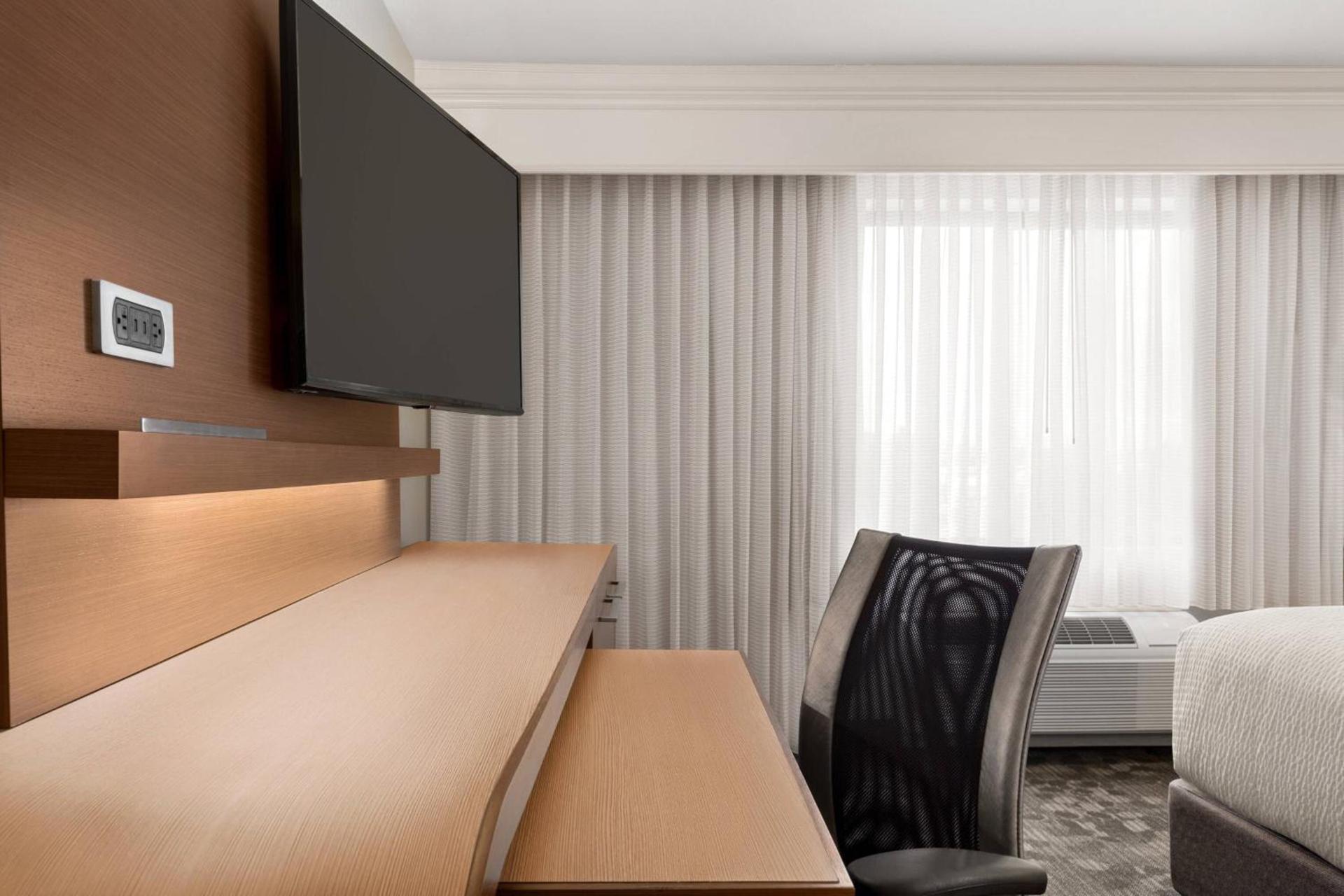 Courtyard by Marriott Palmdale photo 3
