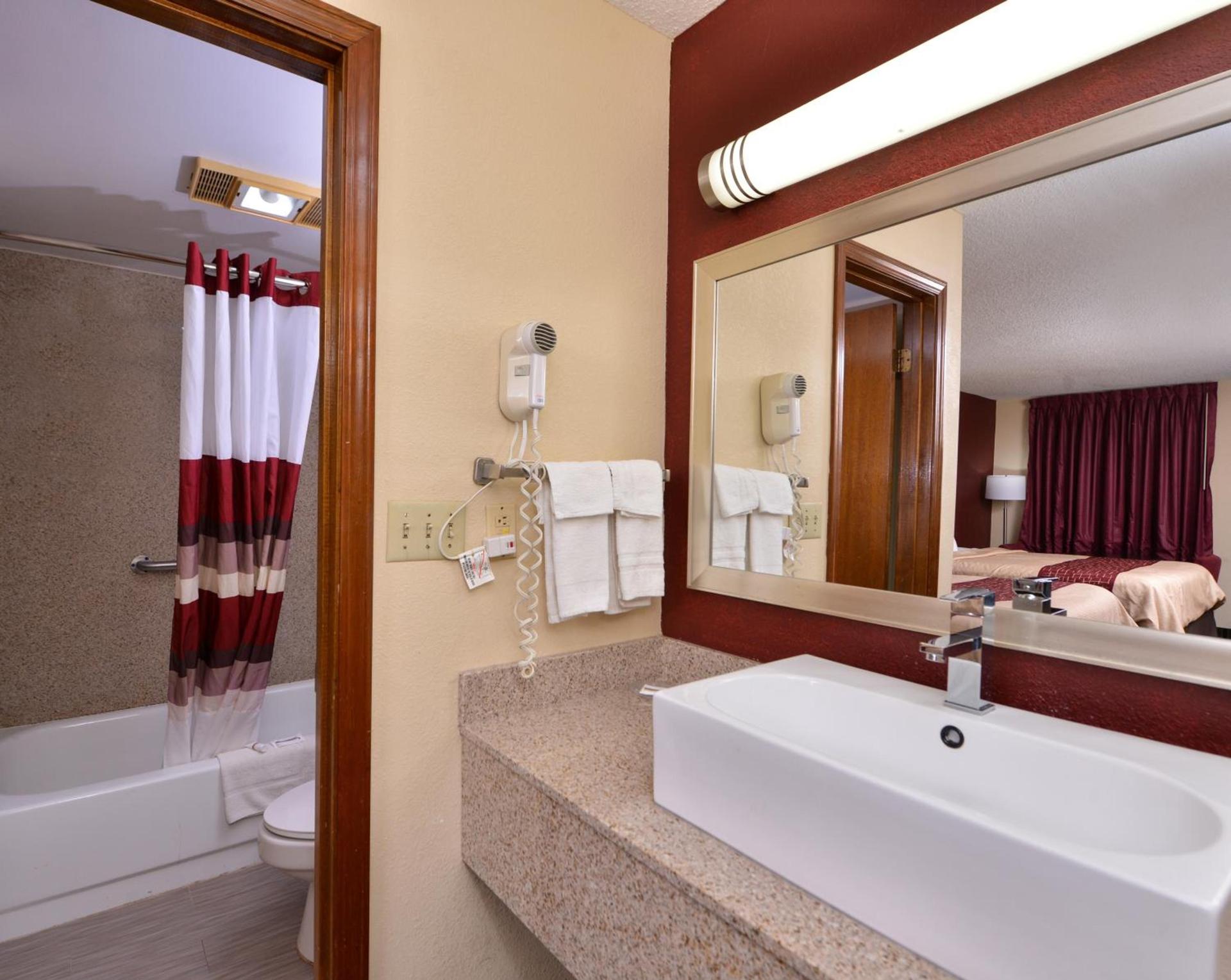 Red Roof Inn Cartersville-Emerson-LakePoint North photo 21