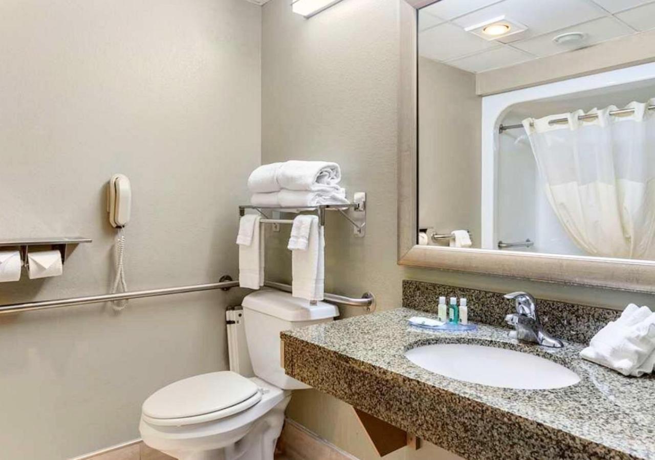 Quality Inn St Robert - Ft Leonard Wood photo 36