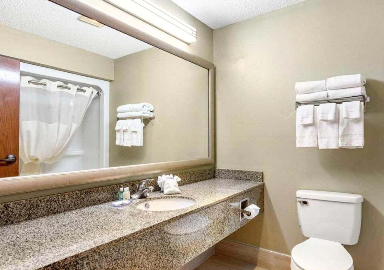Quality Inn St Robert - Ft Leonard Wood photo 37