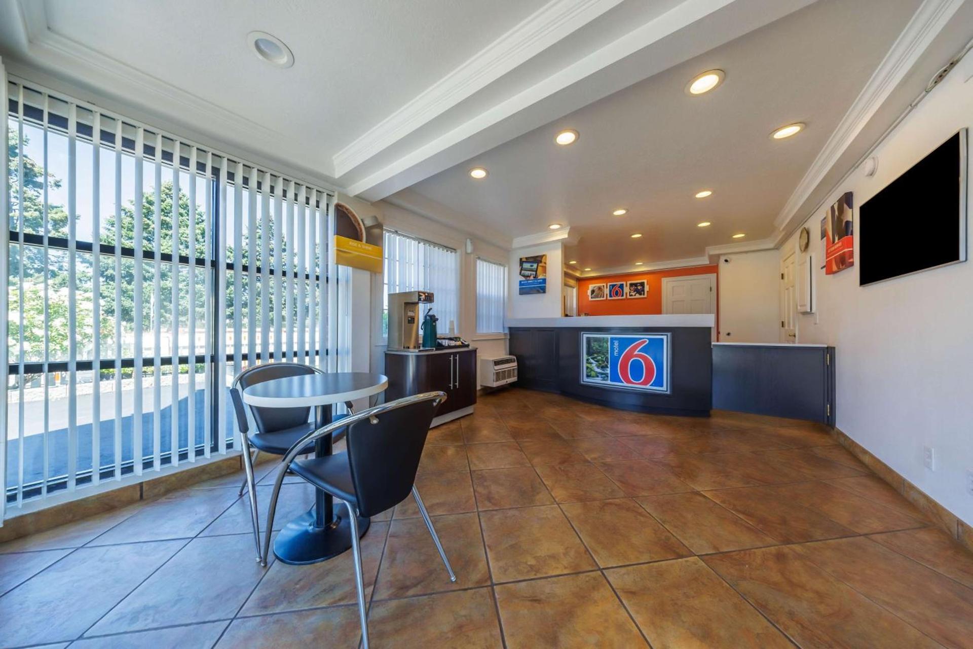 Motel 6-Canby, OR photo 2