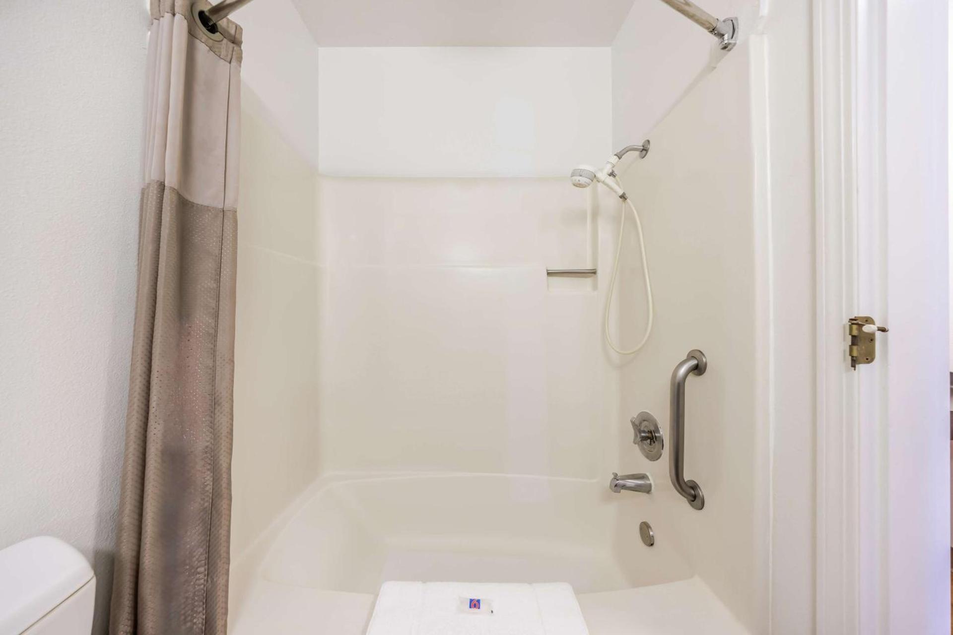 Motel 6-Canby, OR photo 18