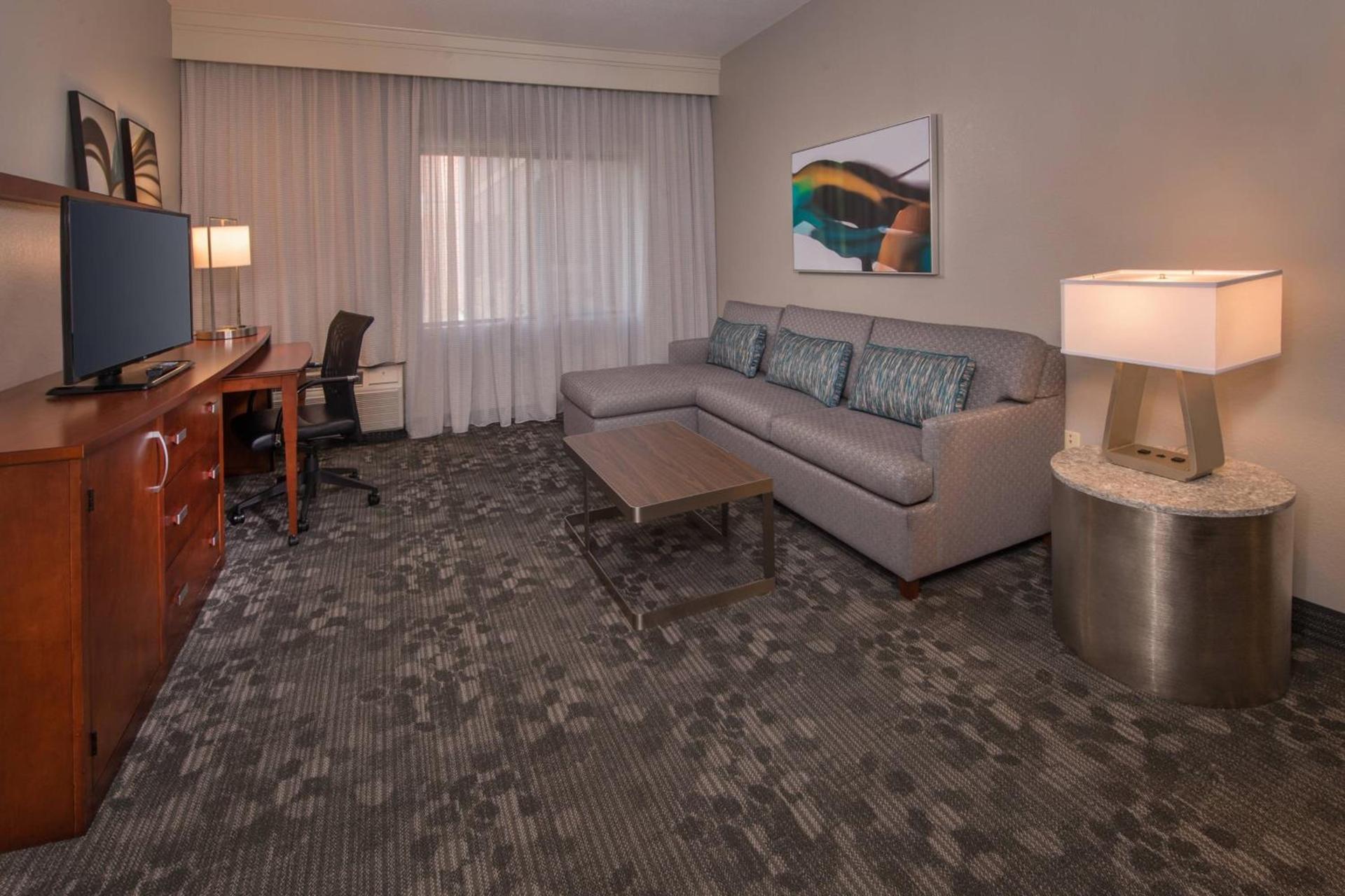 Courtyard by Marriott Dulles Town Center photo 9
