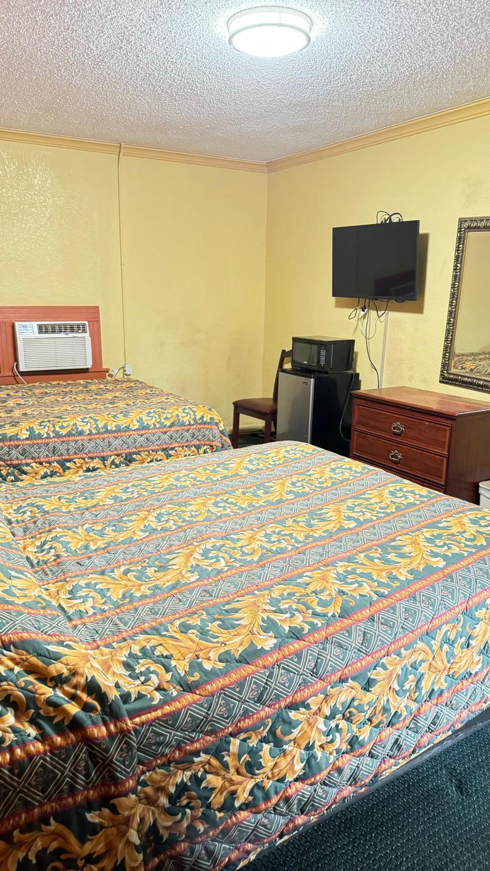 GreenLawn Motel photo 5