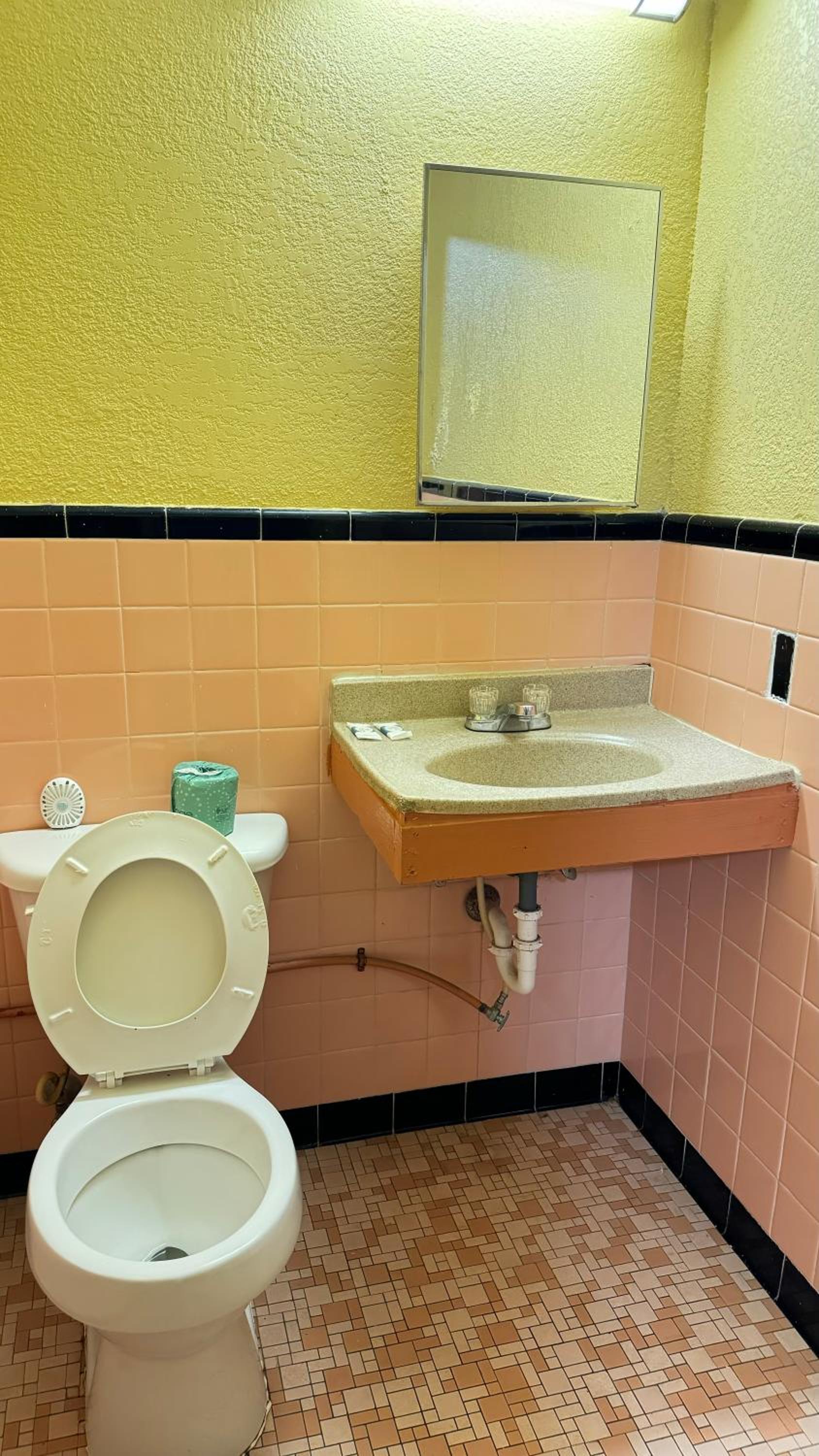 GreenLawn Motel photo 3