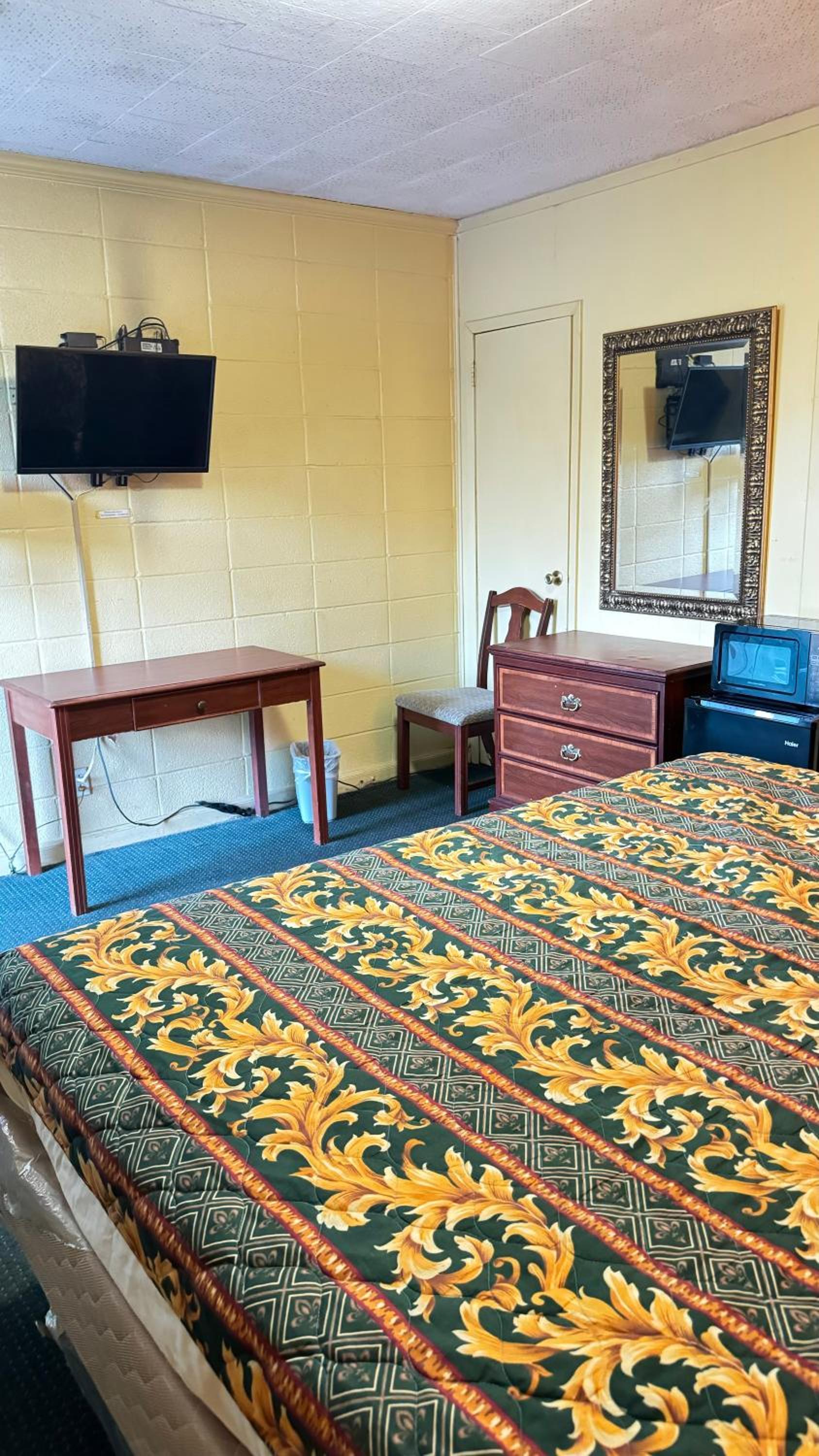GreenLawn Motel photo 2