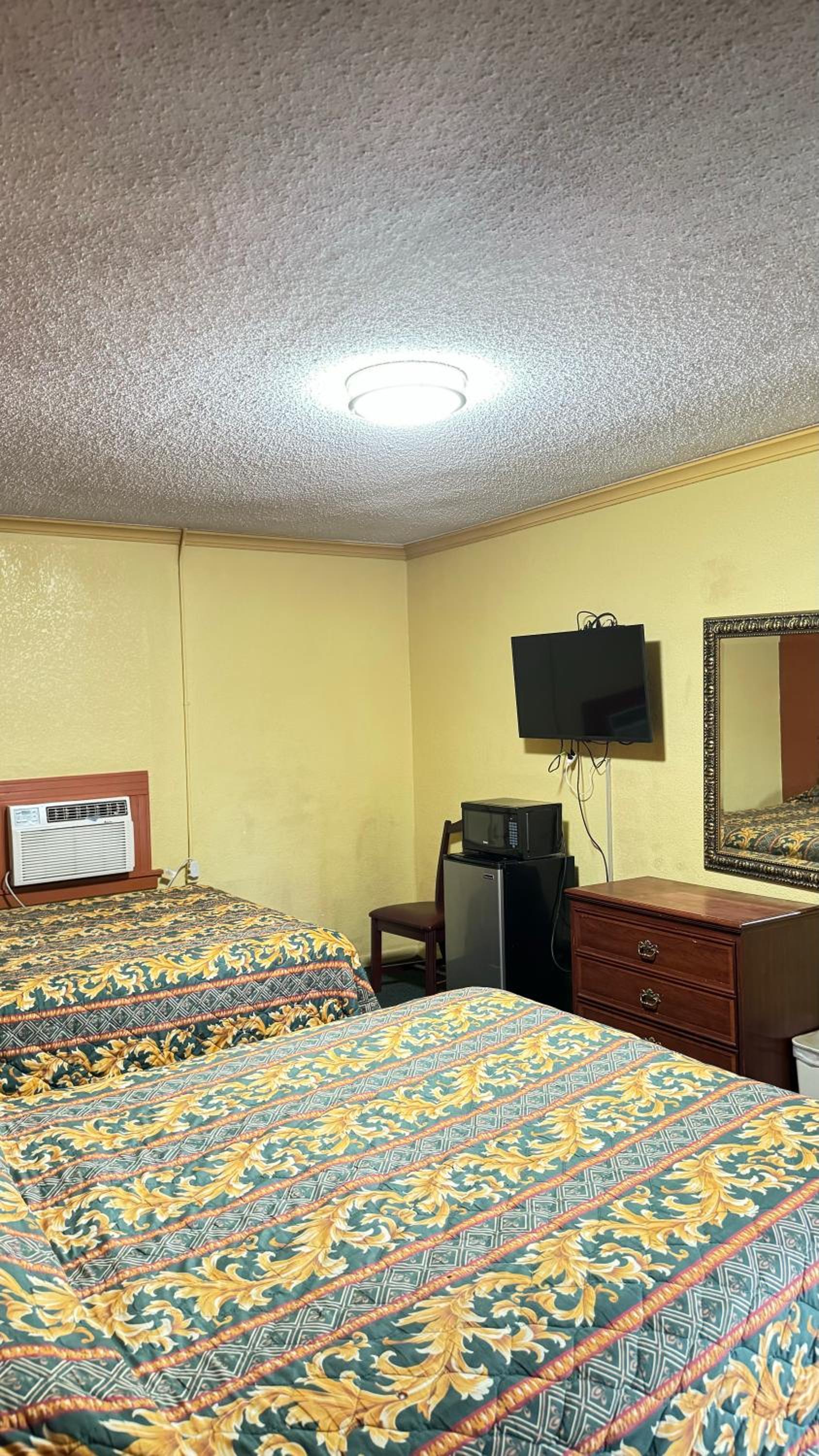GreenLawn Motel photo 6