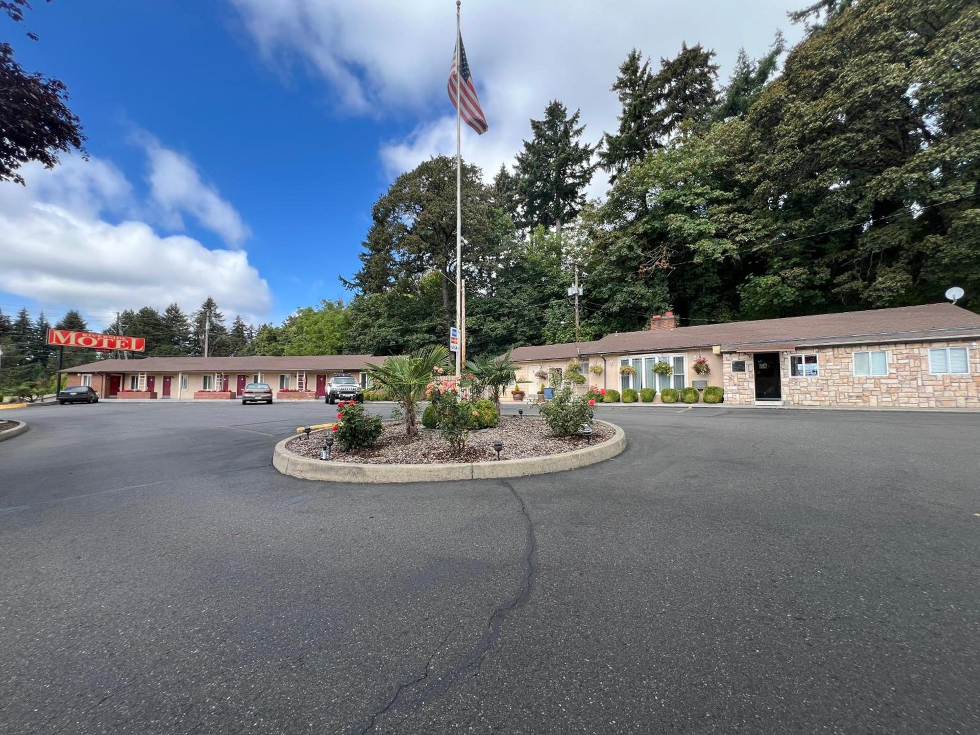 Riverside Motel photo 1