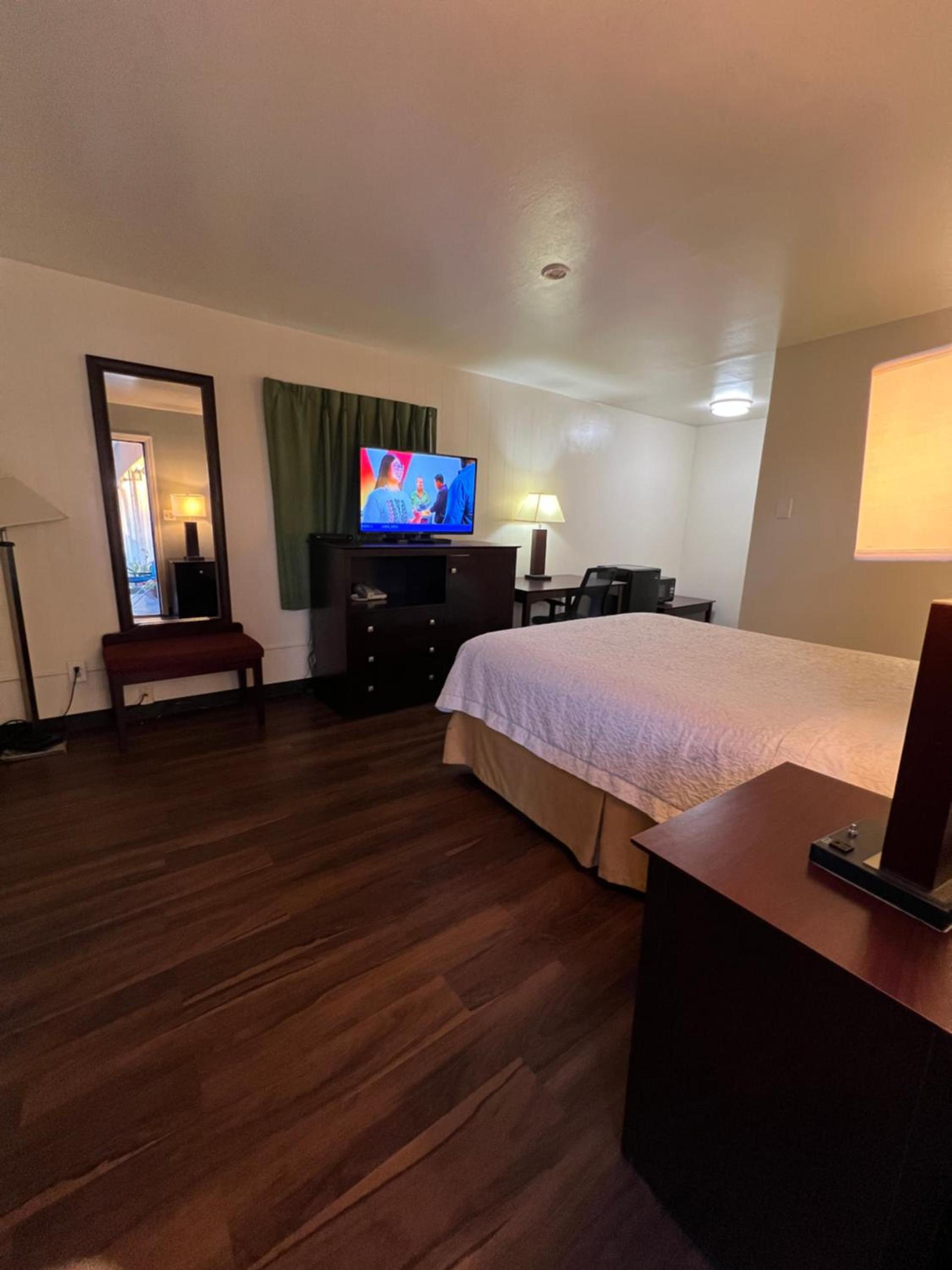 Riverside Motel photo 3