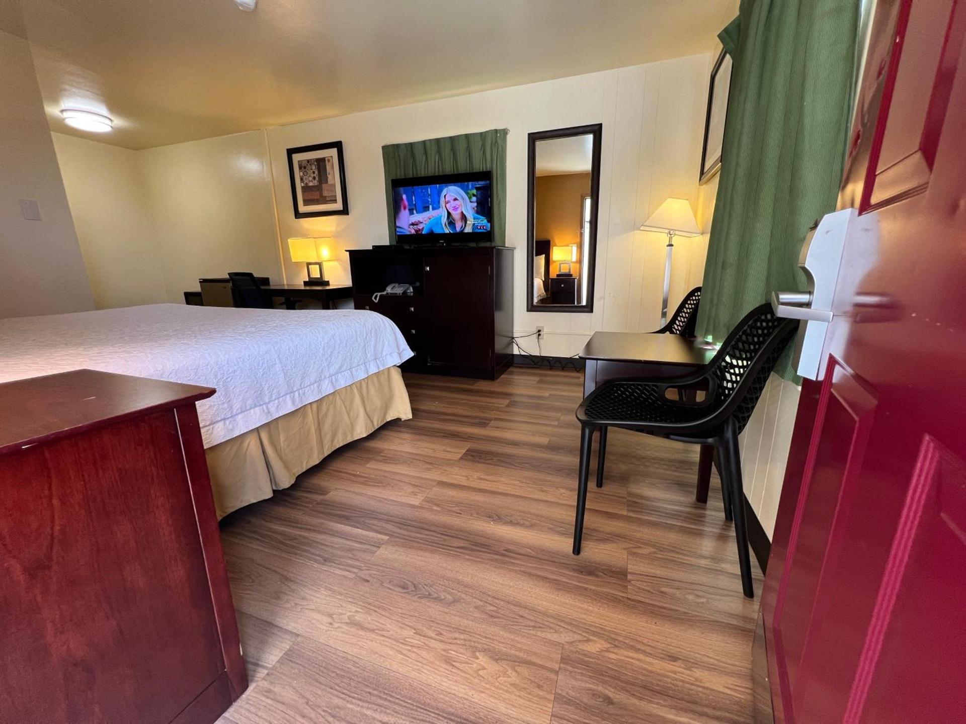 Riverside Motel photo 8