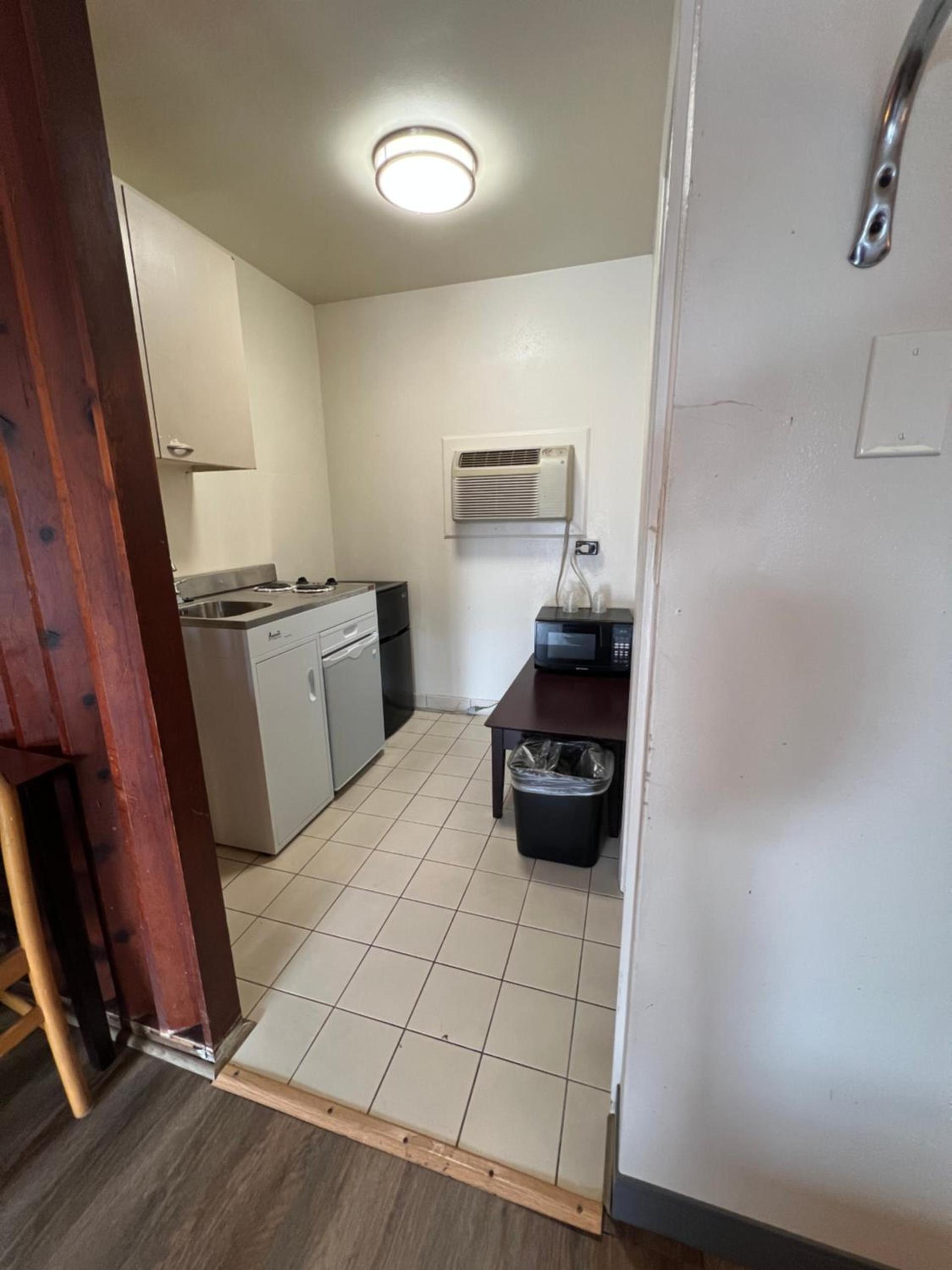 Riverside Motel photo 5
