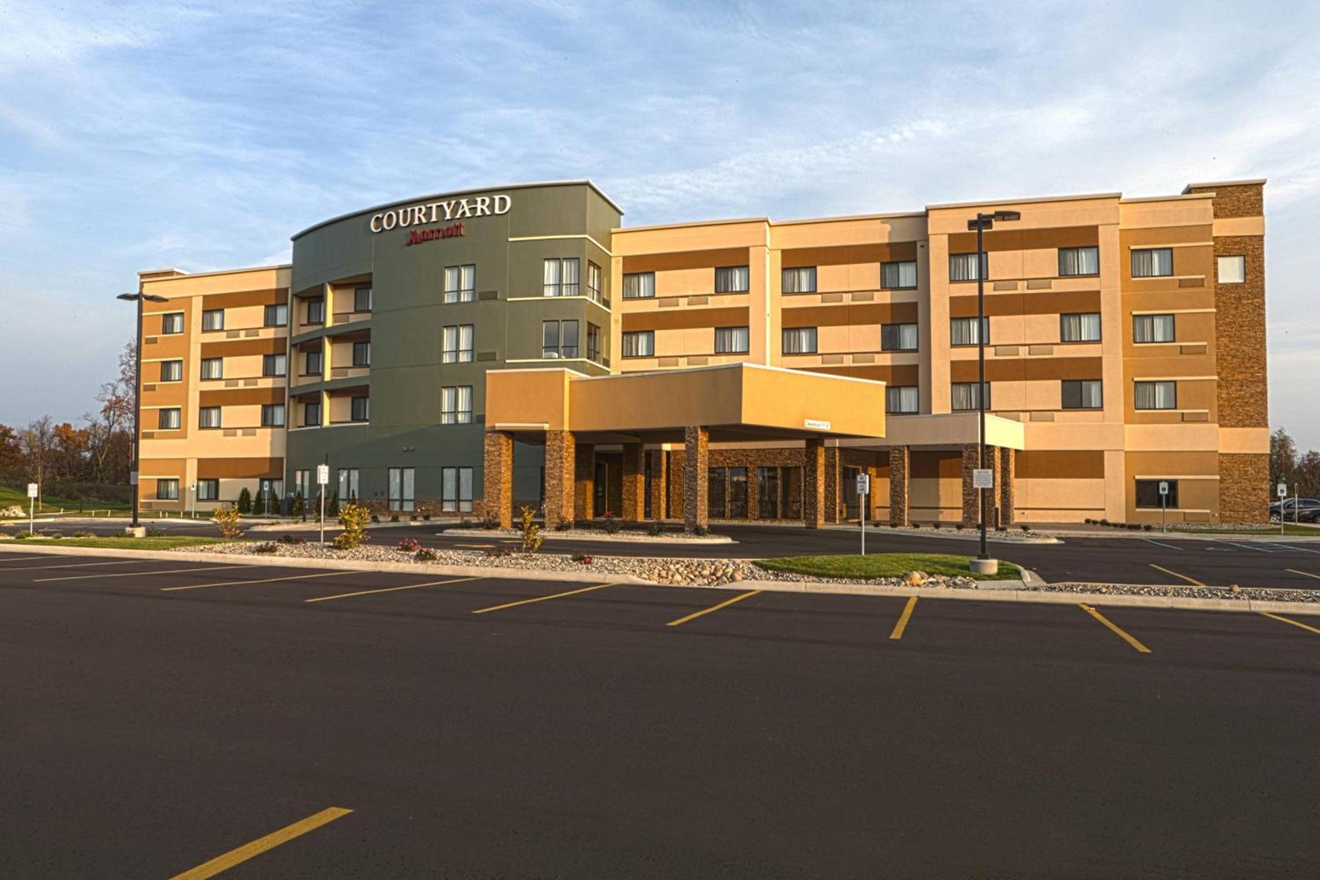 Courtyard by Marriott Battle Creek photo 2