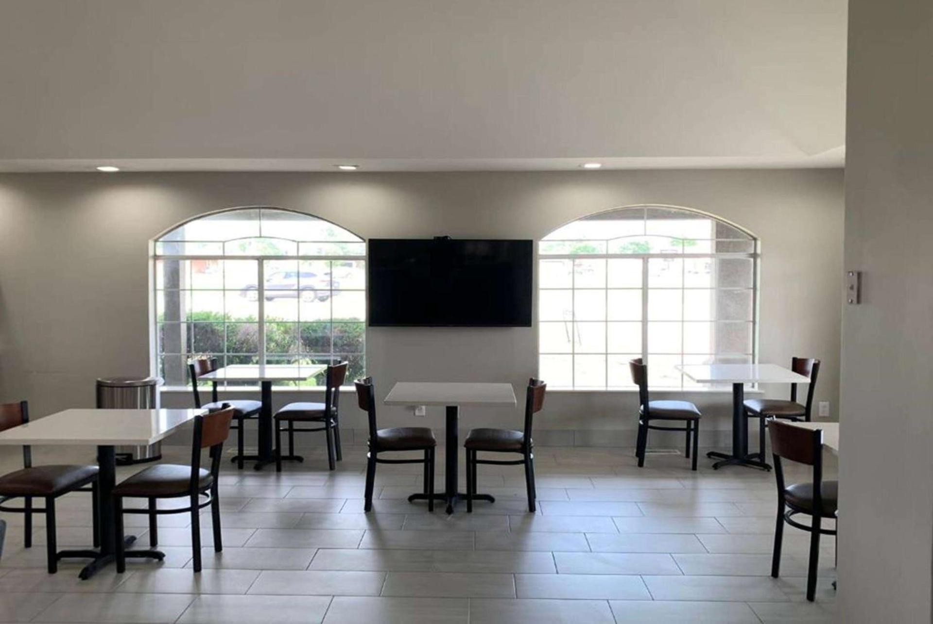 Days Inn by Wyndham Wagoner photo 4
