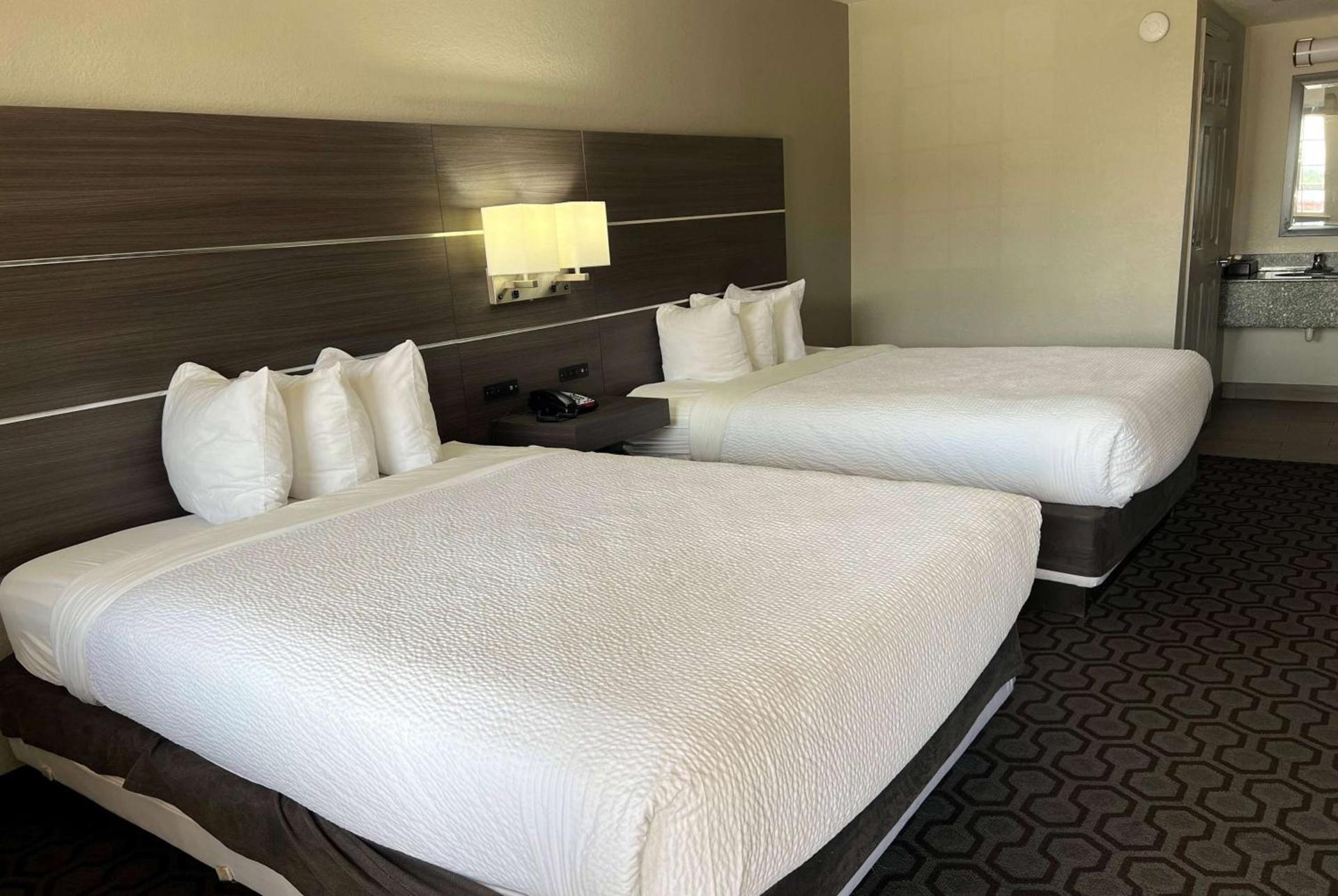Days Inn by Wyndham Wagoner photo 10