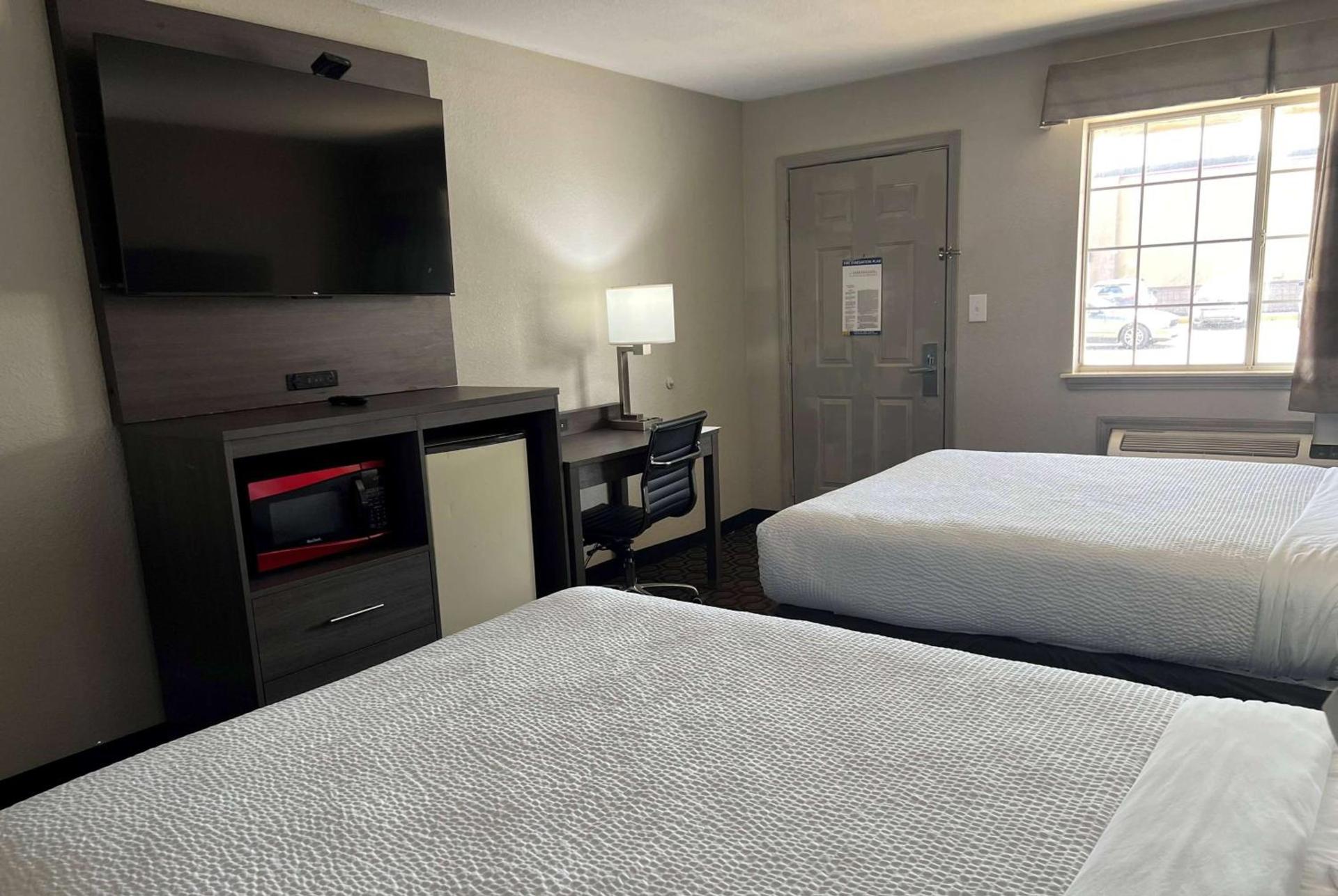 Days Inn by Wyndham Wagoner photo 12